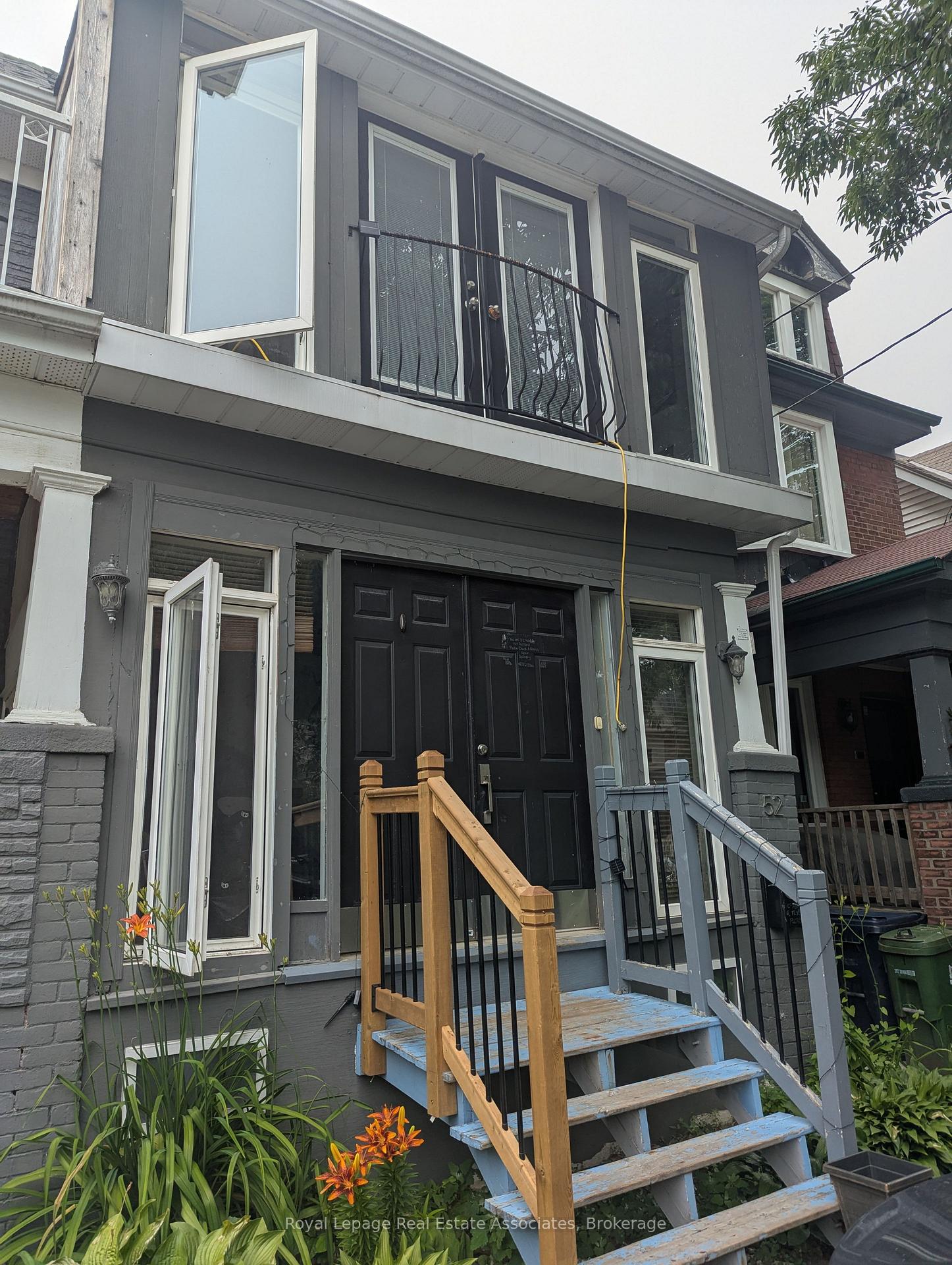 Front of Unit Mn&2nd, 52 Ashdale Avenue