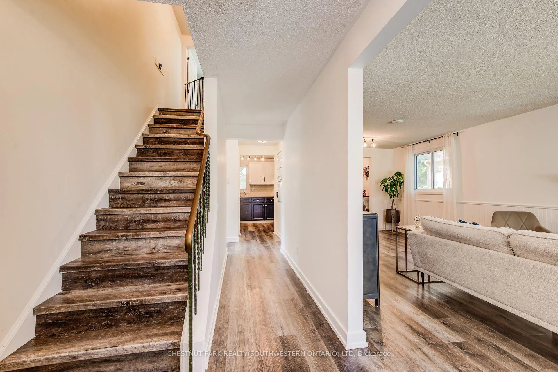 Photo 5 of 98 Rolling Meadows Drive, Kitchener — HOMEH