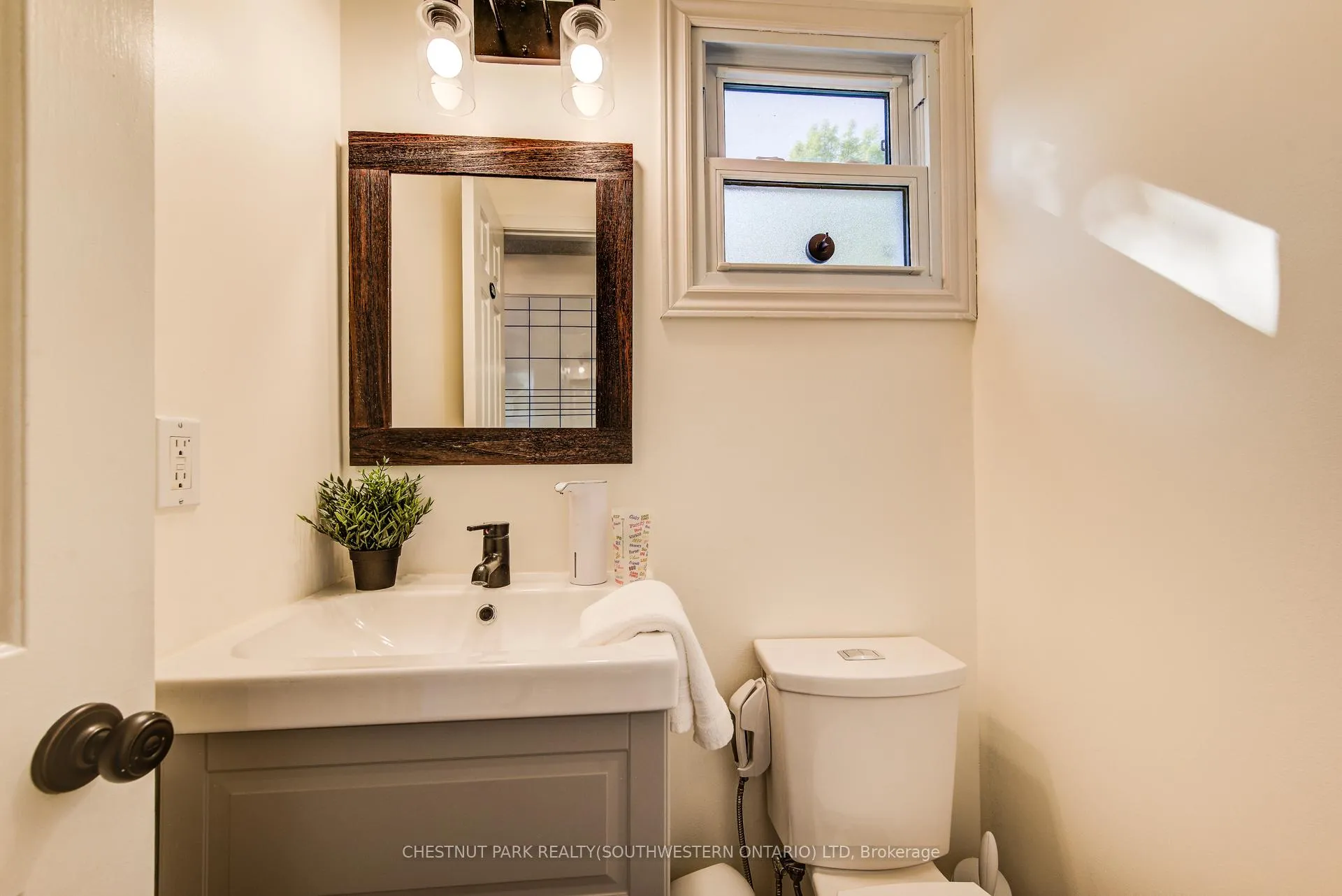 Photo 20 of 98 Rolling Meadows Drive, Kitchener — HOMEH