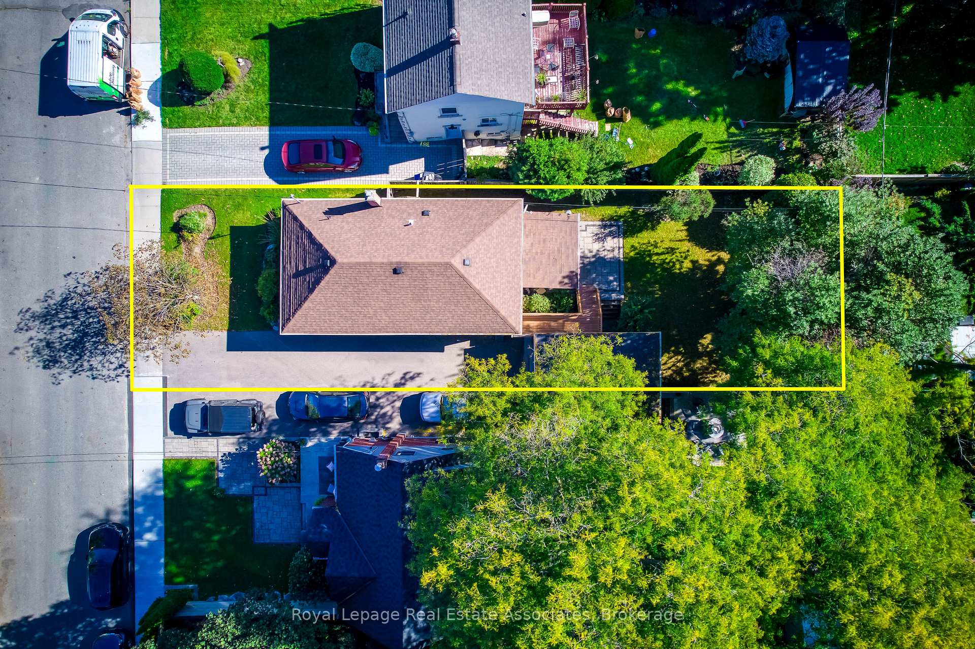 Photo 4 of 21 Brenton Street, Toronto, Crescent Town — HOMEH