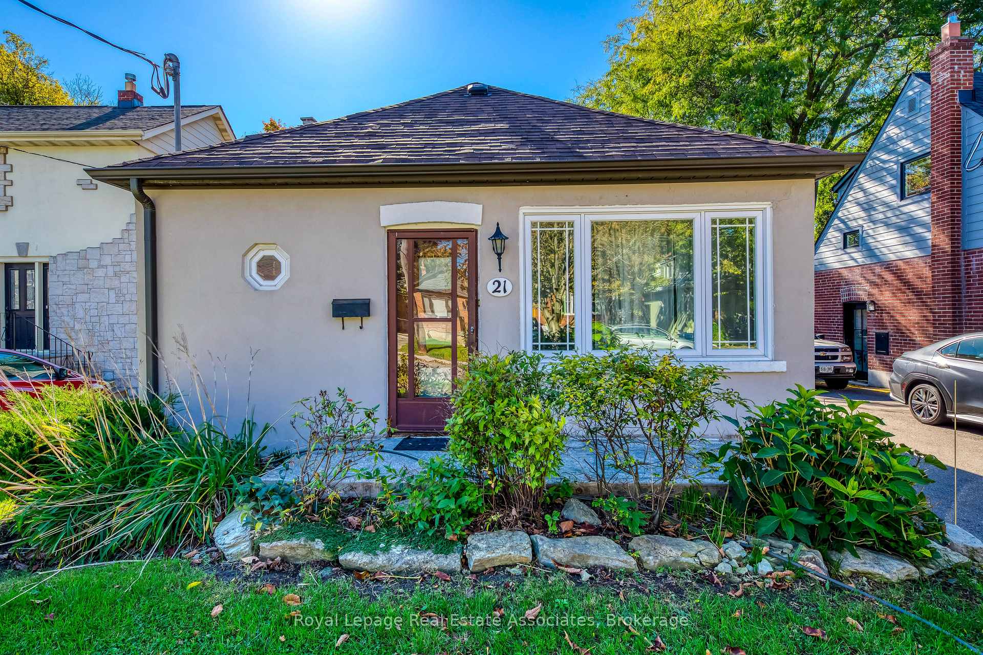 Photo 6 of 21 Brenton Street, Toronto, Crescent Town — HOMEH