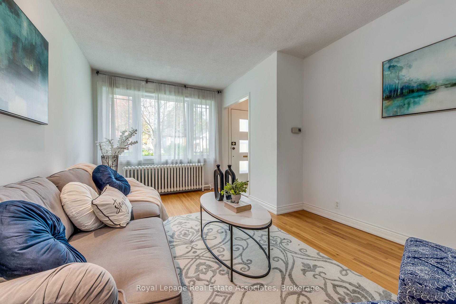 Photo 10 of 21 Brenton Street, Toronto, Crescent Town — HOMEH