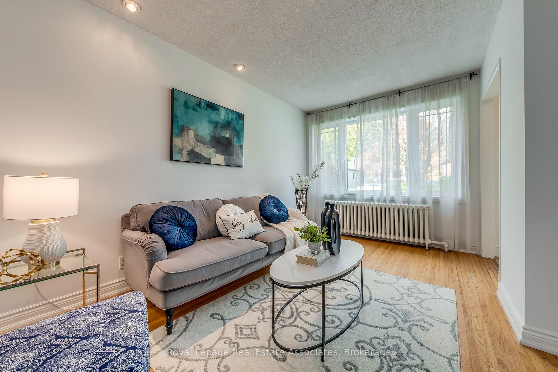 Photo 11 of 21 Brenton Street, Toronto, Crescent Town — HOMEH
