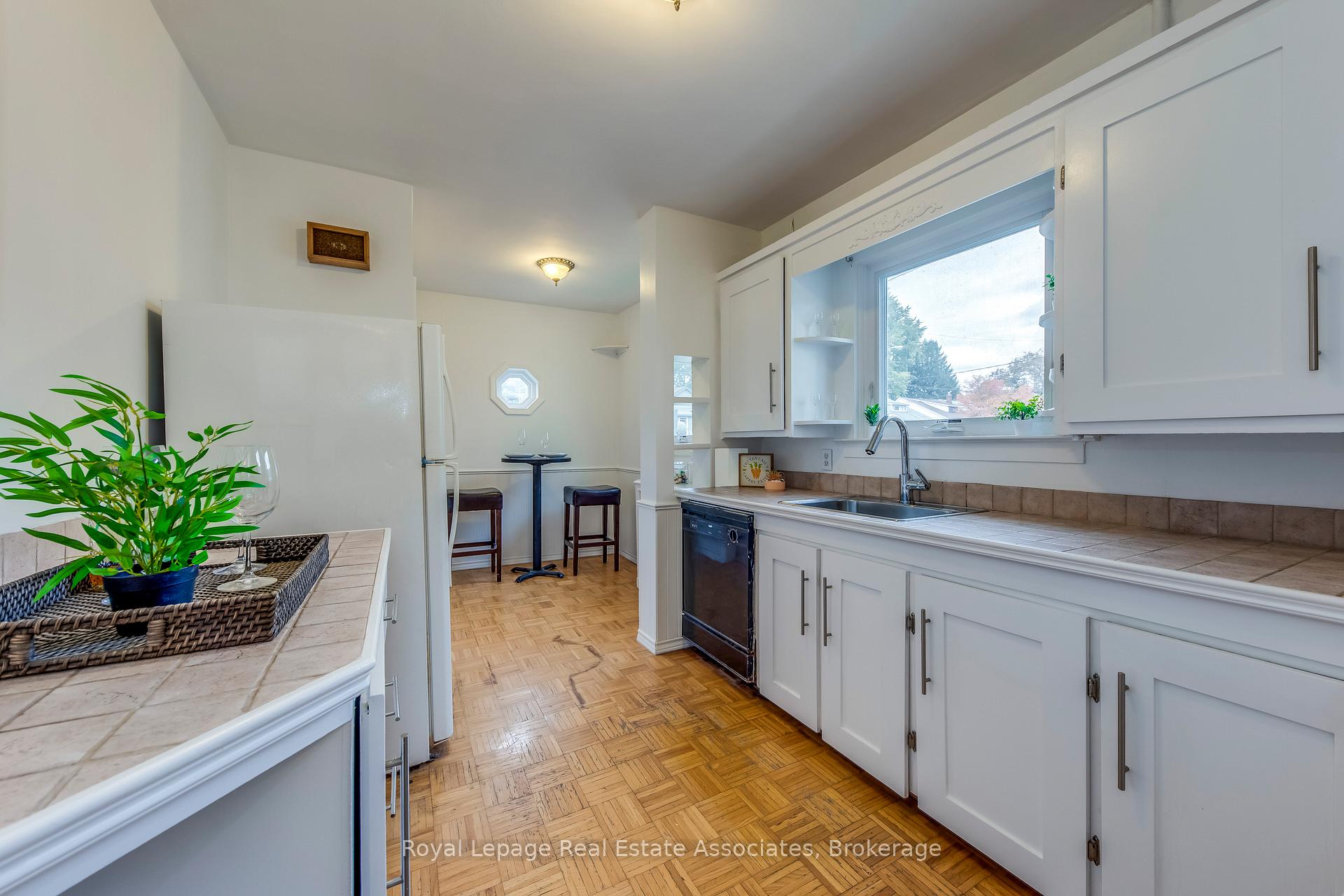 Photo 17 of 21 Brenton Street, Toronto, Crescent Town — HOMEH