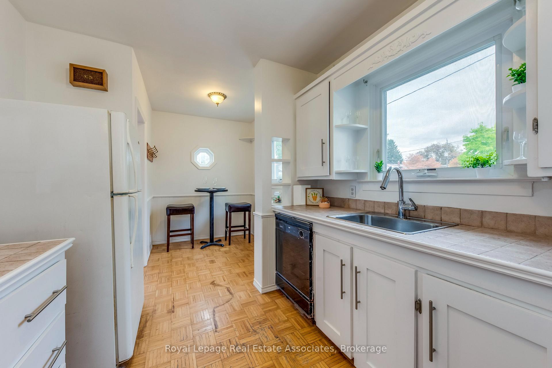 Photo 19 of 21 Brenton Street, Toronto, Crescent Town — HOMEH
