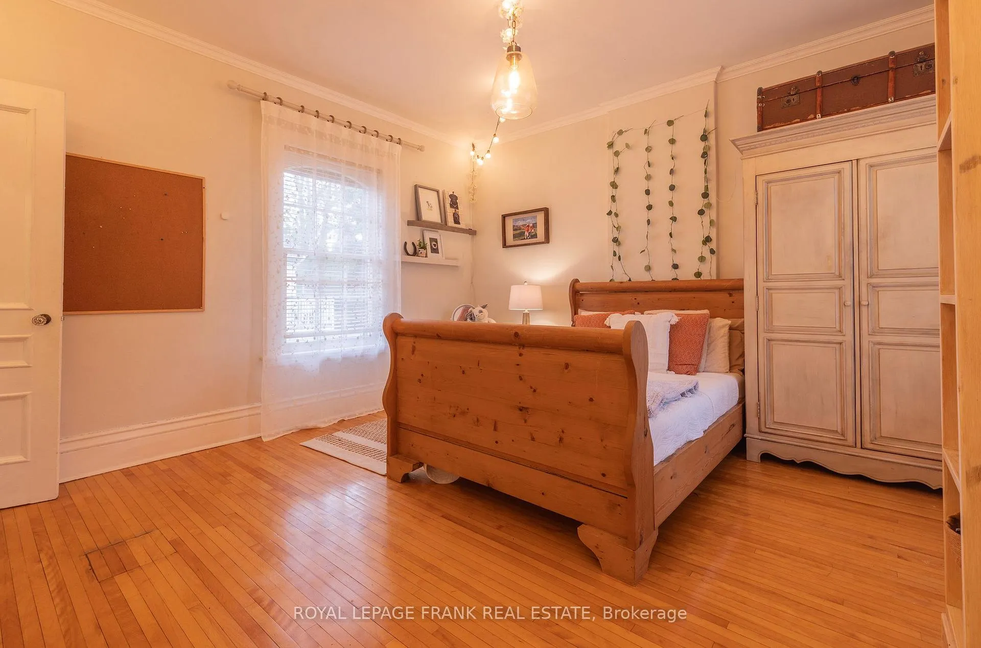 Photo 31 of 454 Weller Street, Peterborough, Town Ward 3 — HOMEH
