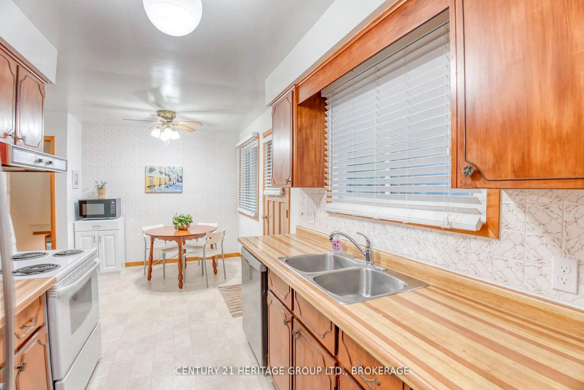 Photo 6 of 675 Carnaby Street, Kingston, South of Taylor-Kidd Blvd — HOMEH