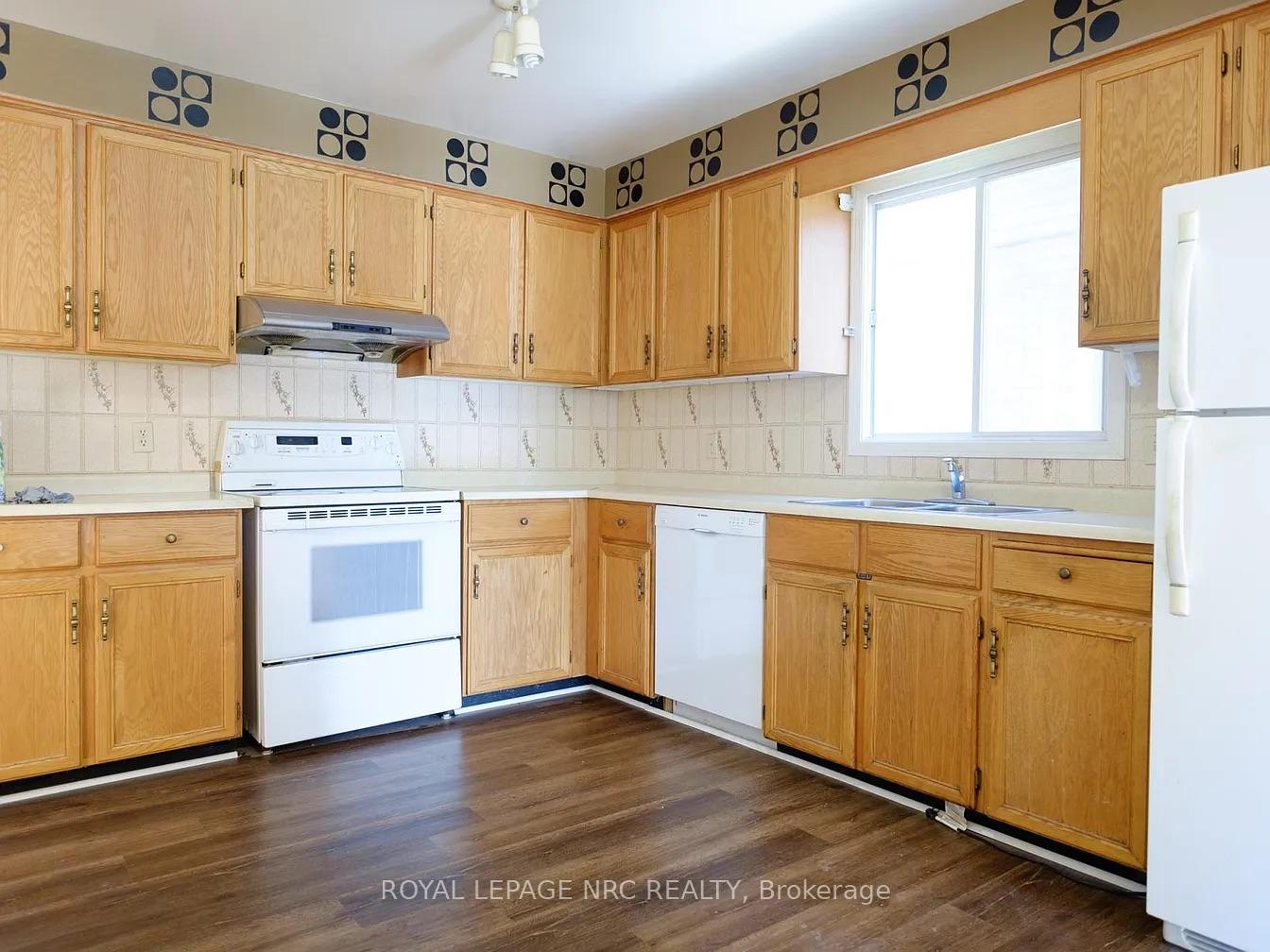 Photo 1 of 45 Baxter Crescent, Thorold, Confederation Heights — HOMEH