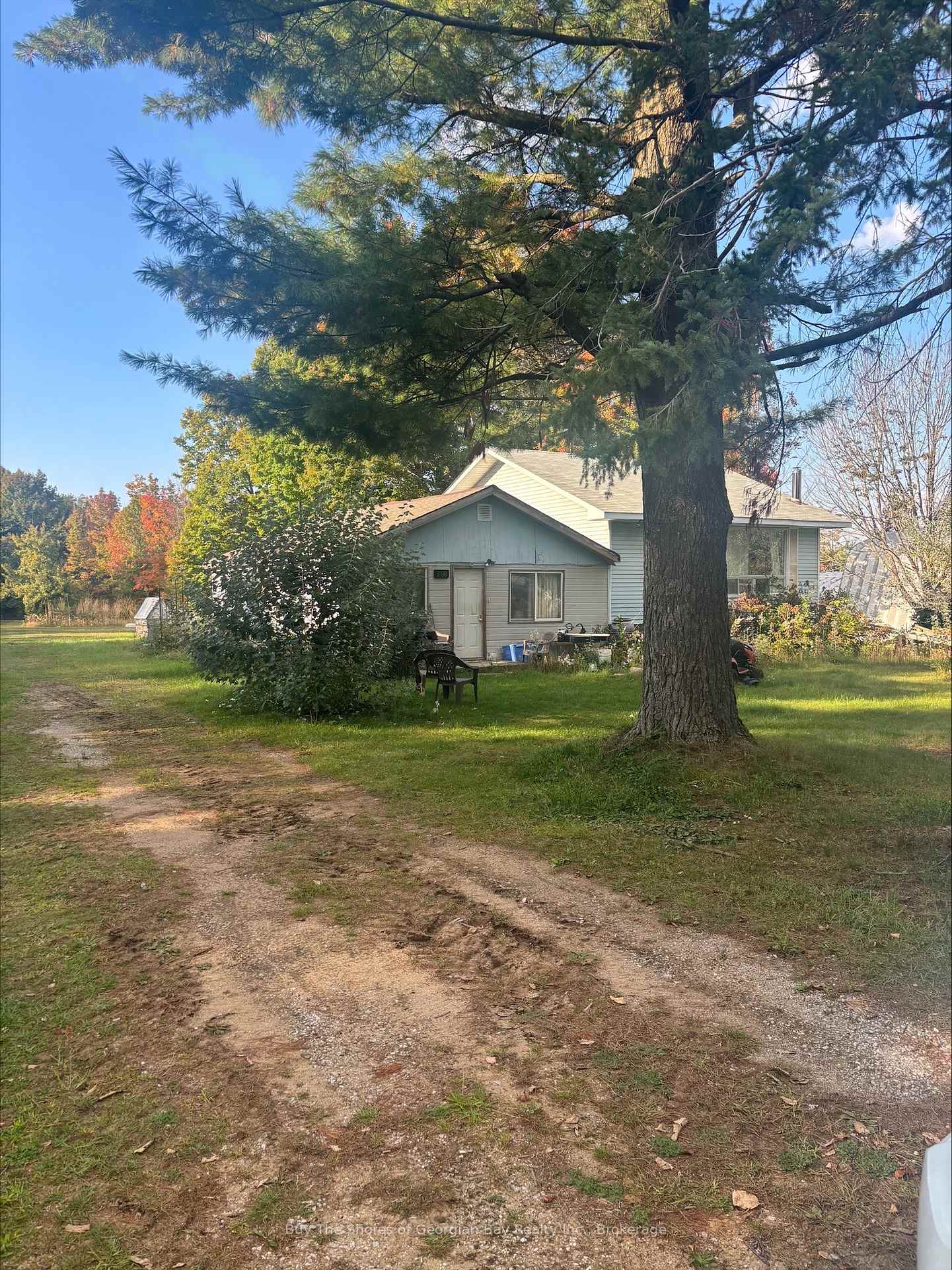 Photo 2 of 3138 Robb Court, Tay, Rural Tay — HOMEH