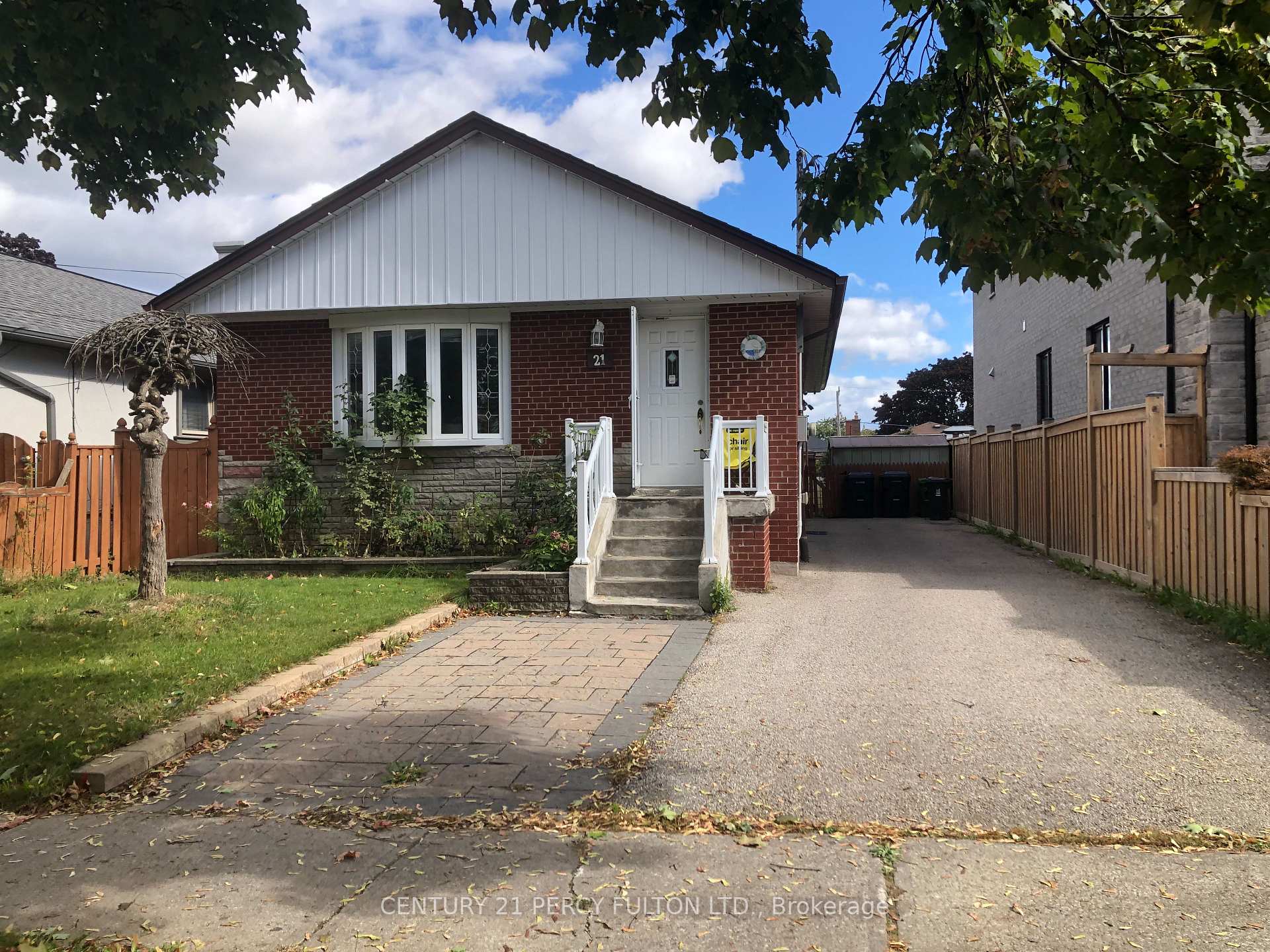 Front of Bsmt, 21 Ivanhoe Court