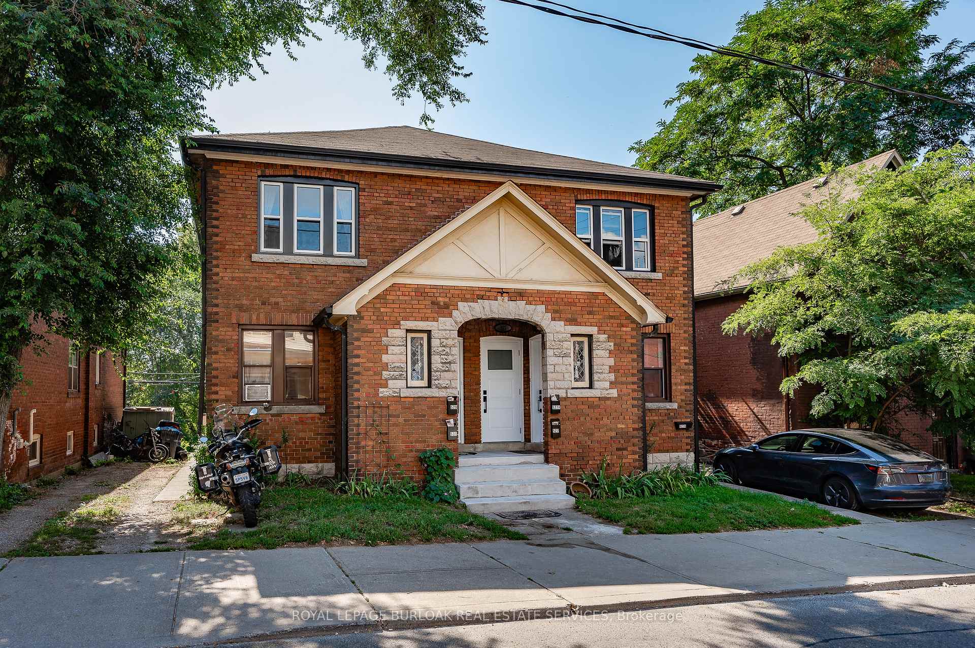 Front of 527 Kingston Road