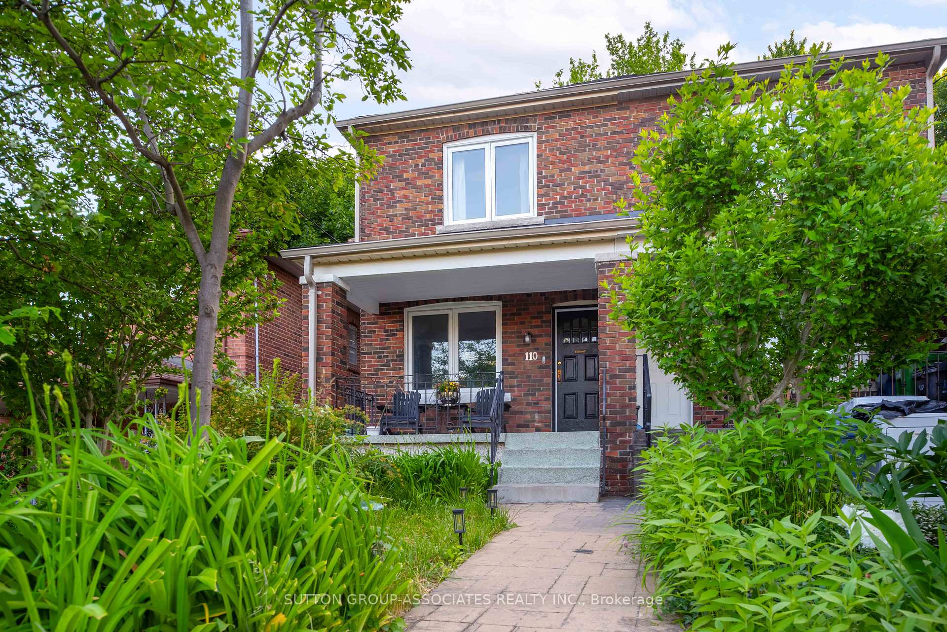 Photo 2 of 110 Roseneath Gardens, Toronto, Oakwood Village — HOMEH