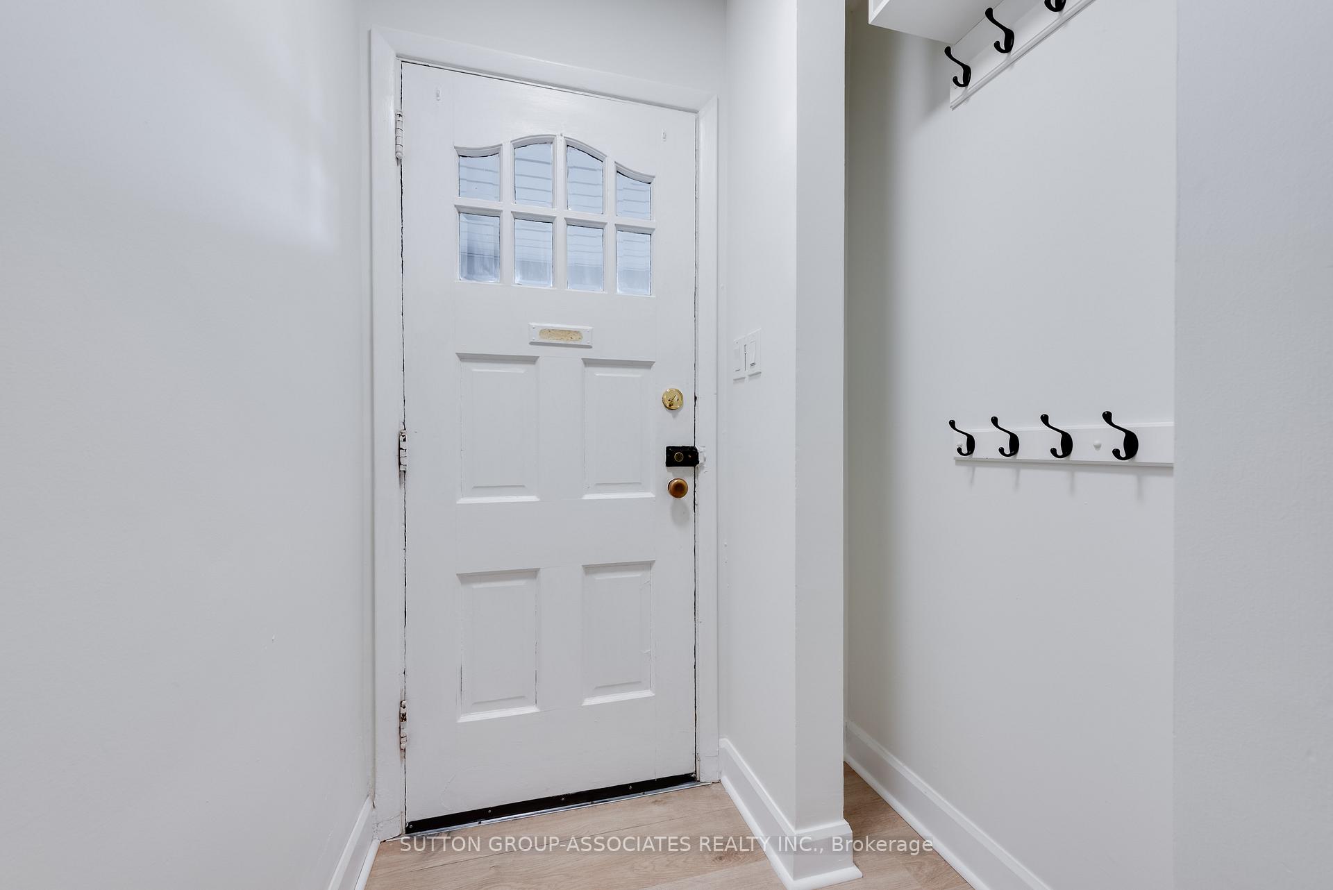Photo 3 of 110 Roseneath Gardens, Toronto, Oakwood Village — HOMEH