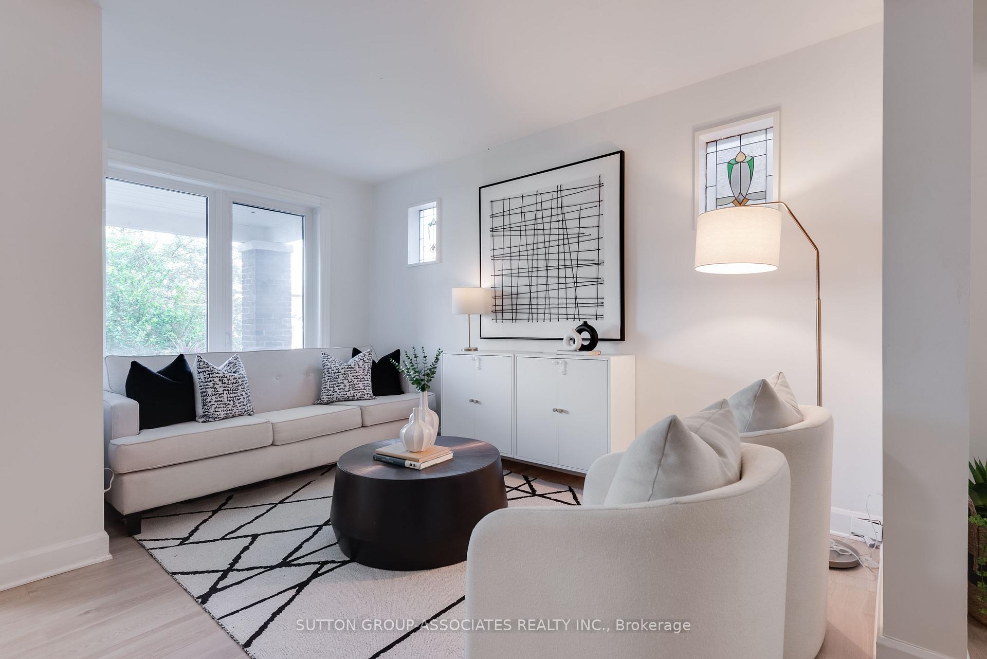 Photo 4 of 110 Roseneath Gardens, Toronto, Oakwood Village — HOMEH