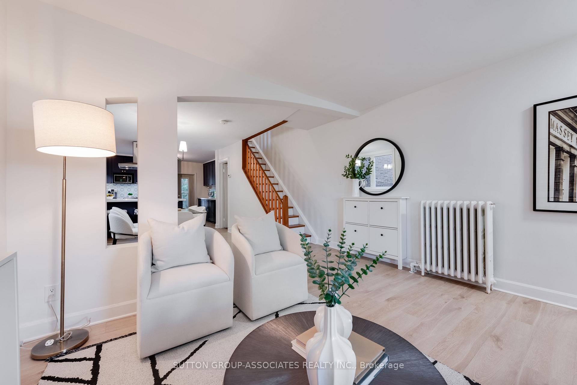 Photo 5 of 110 Roseneath Gardens, Toronto, Oakwood Village — HOMEH