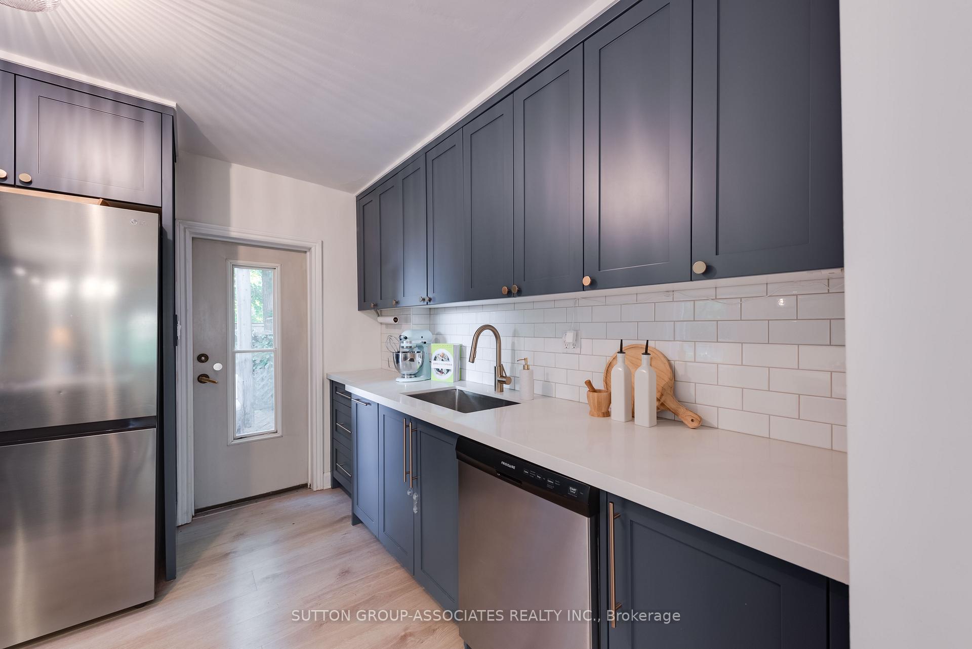 Photo 9 of 110 Roseneath Gardens, Toronto, Oakwood Village — HOMEH