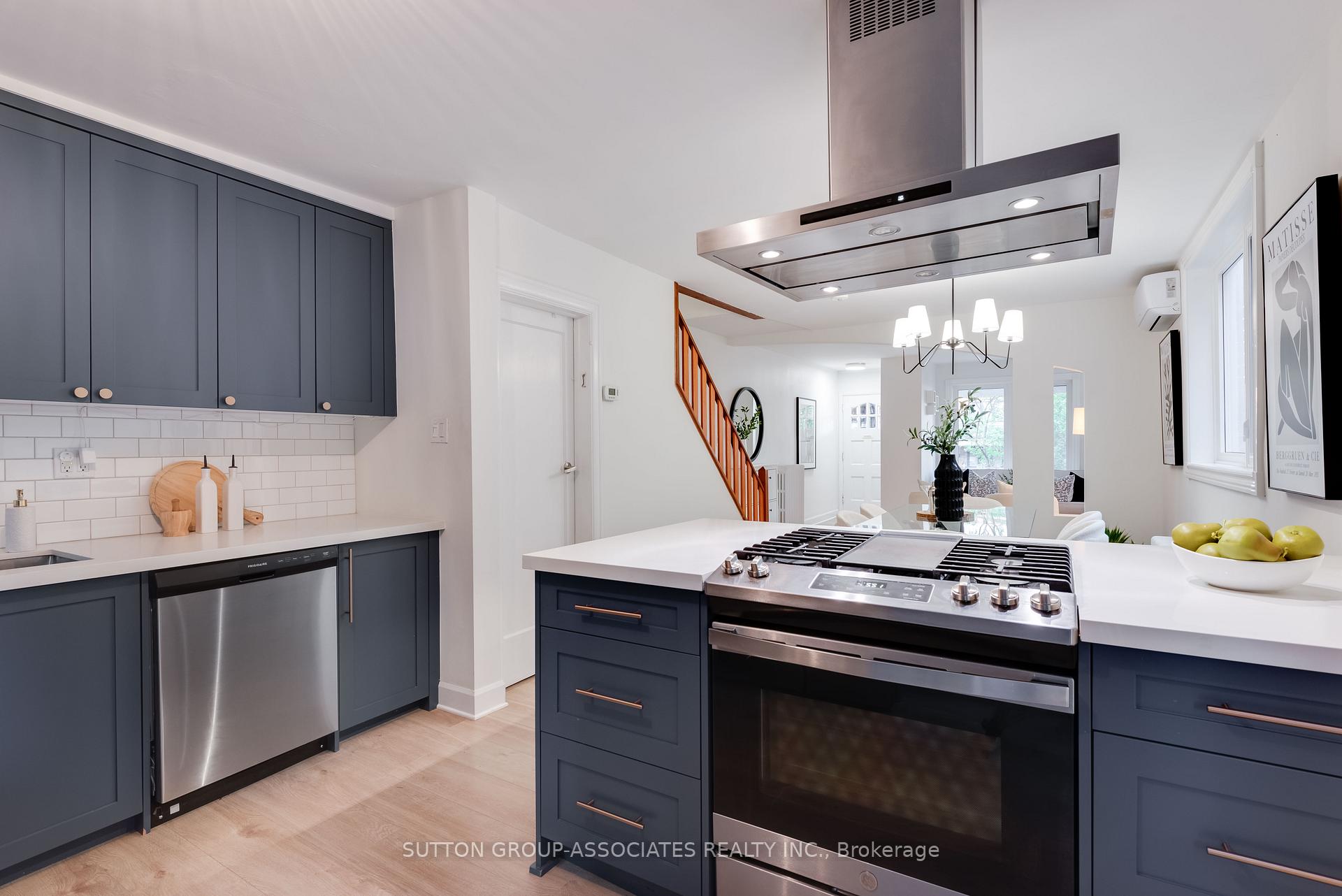 Photo 12 of 110 Roseneath Gardens, Toronto, Oakwood Village — HOMEH