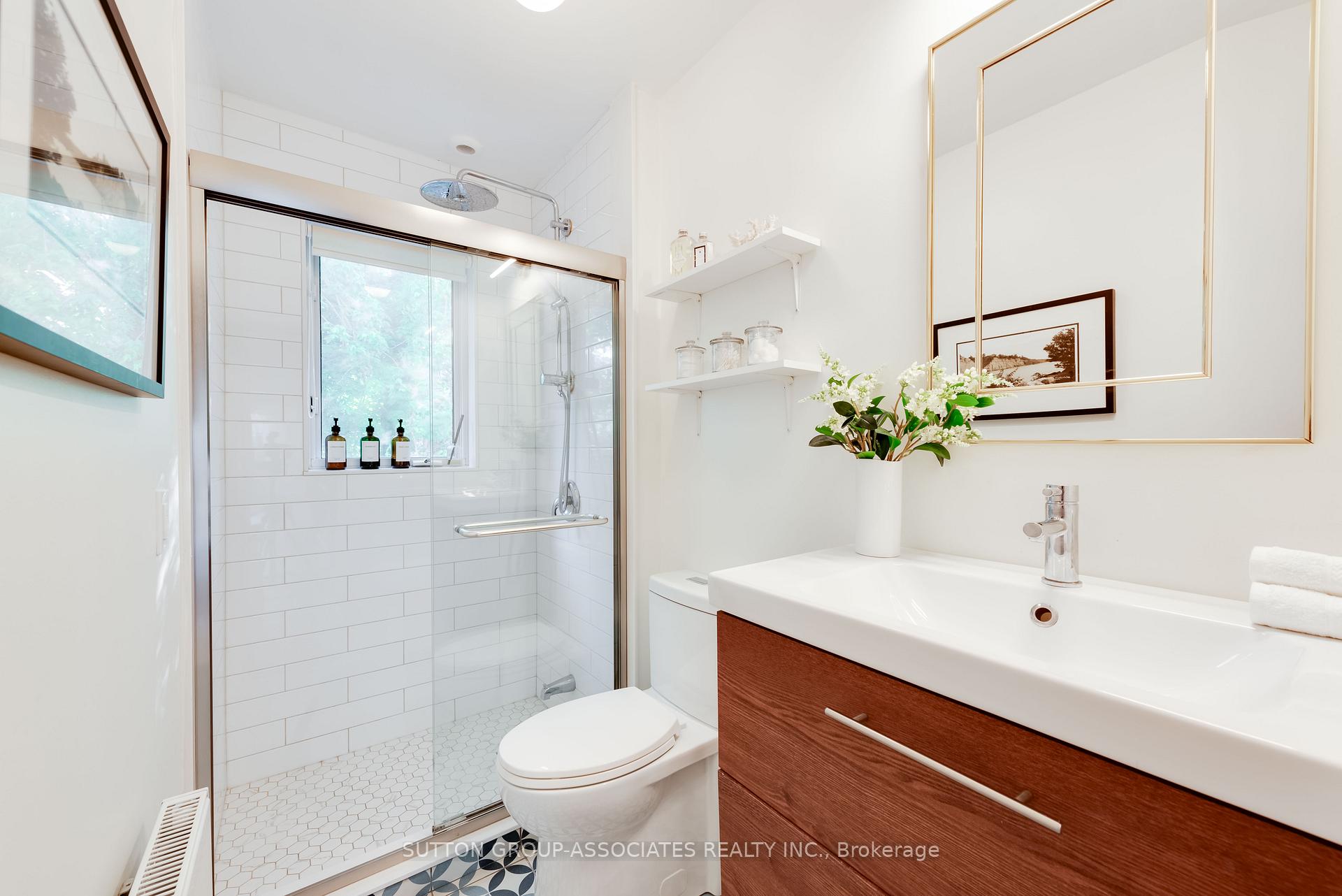 Photo 16 of 110 Roseneath Gardens, Toronto, Oakwood Village — HOMEH