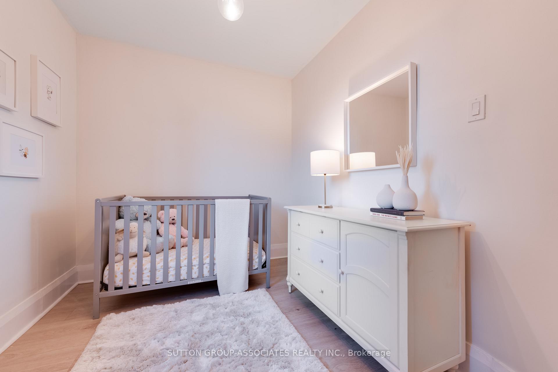Photo 18 of 110 Roseneath Gardens, Toronto, Oakwood Village — HOMEH