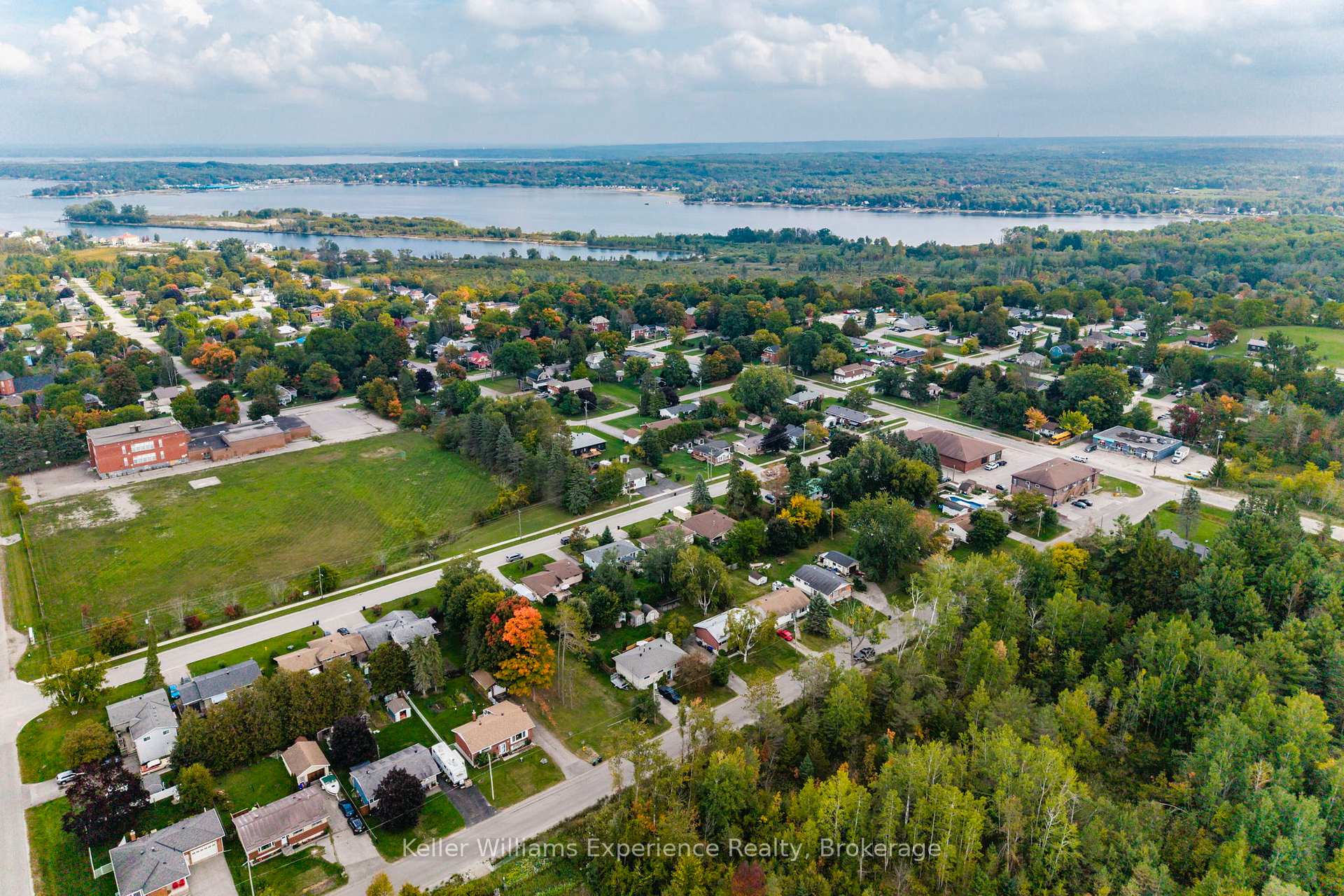 Photo 4 of 739 Ninth Avenue, Tay, Port McNicoll — HOMEH