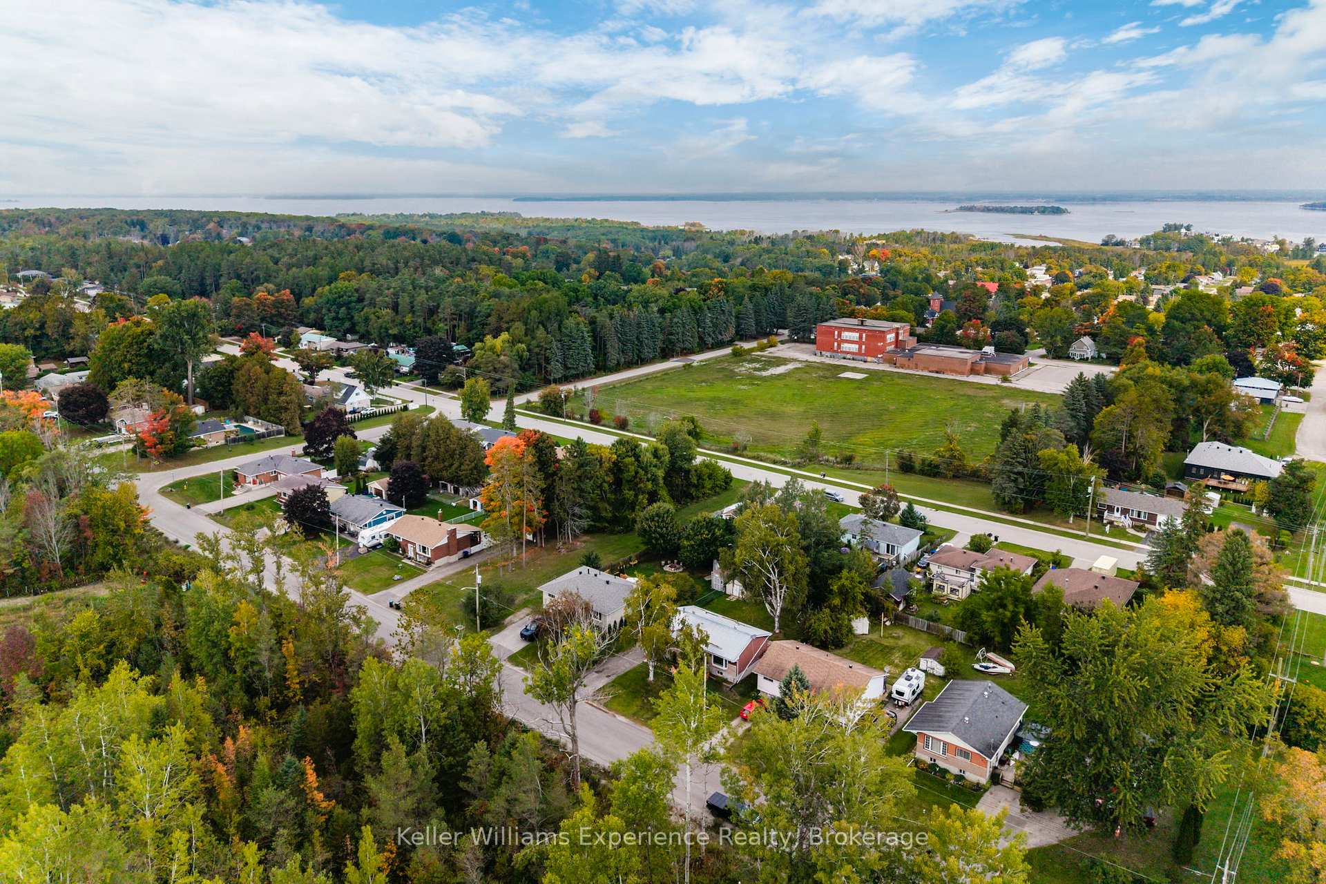 Photo 5 of 739 Ninth Avenue, Tay, Port McNicoll — HOMEH