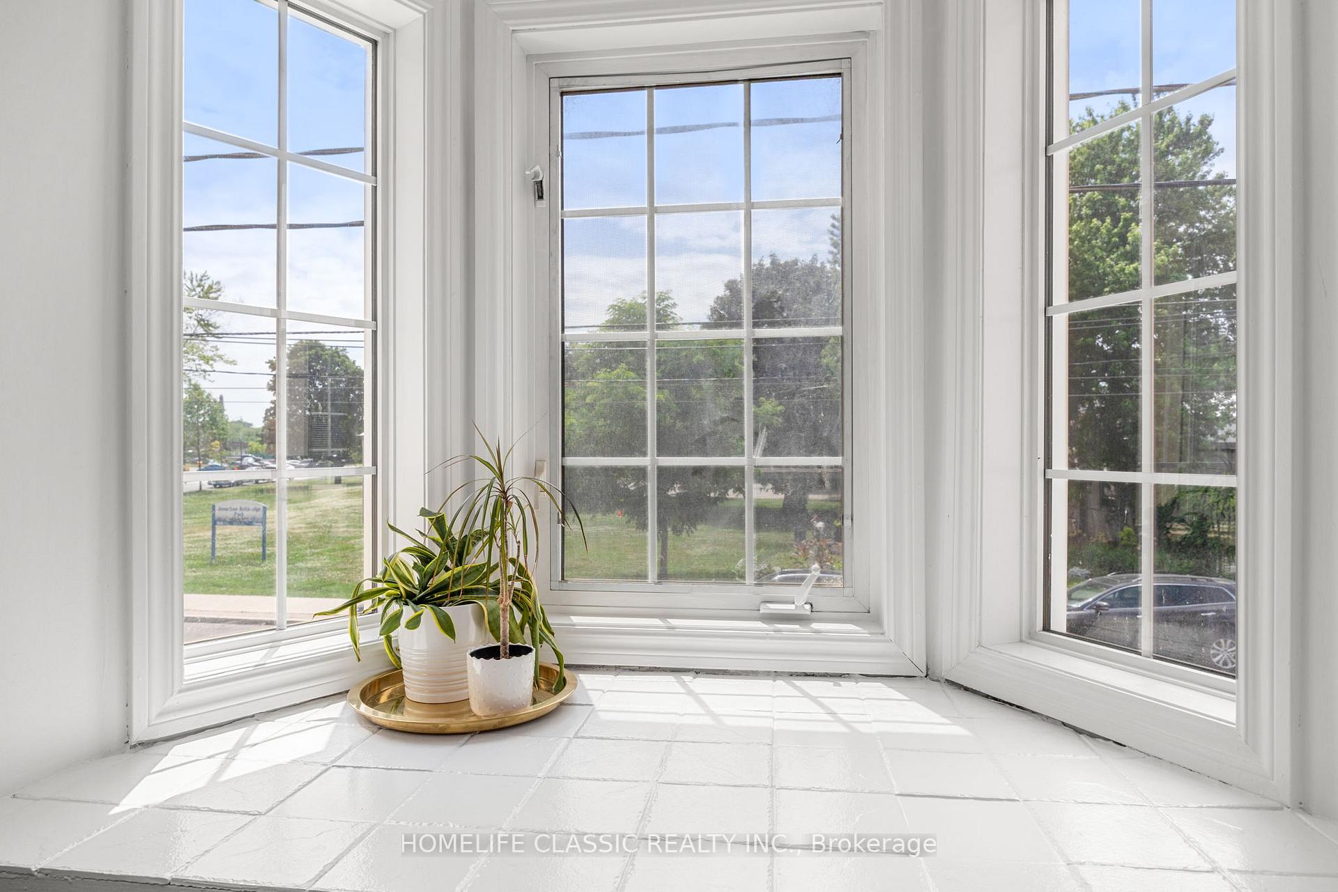Photo 4 of 1508 Queen Street E, Toronto, Greenwood-Coxwell — HOMEH