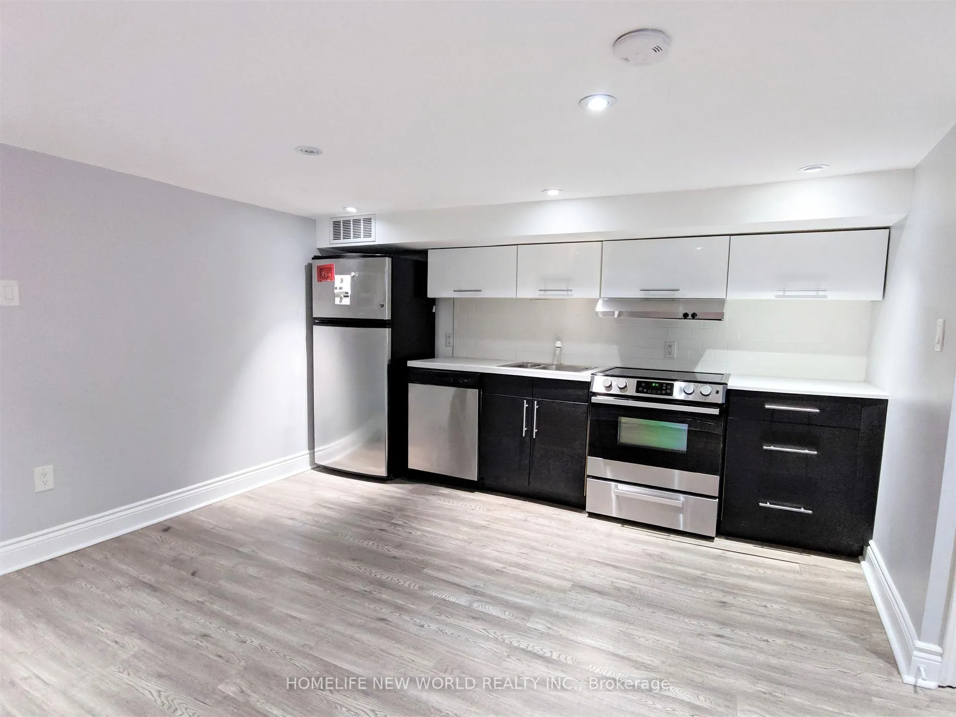 Photo 2 of Unit Bsmt, 252 Greenwood Avenue, Toronto, Greenwood-Coxwell — HOMEH