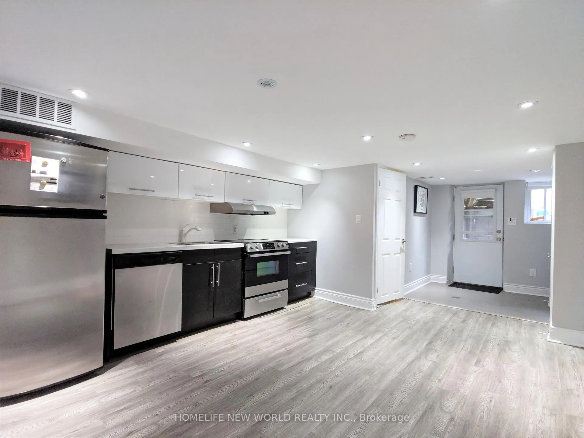 Photo 4 of Unit Bsmt, 252 Greenwood Avenue, Toronto, Greenwood-Coxwell — HOMEH