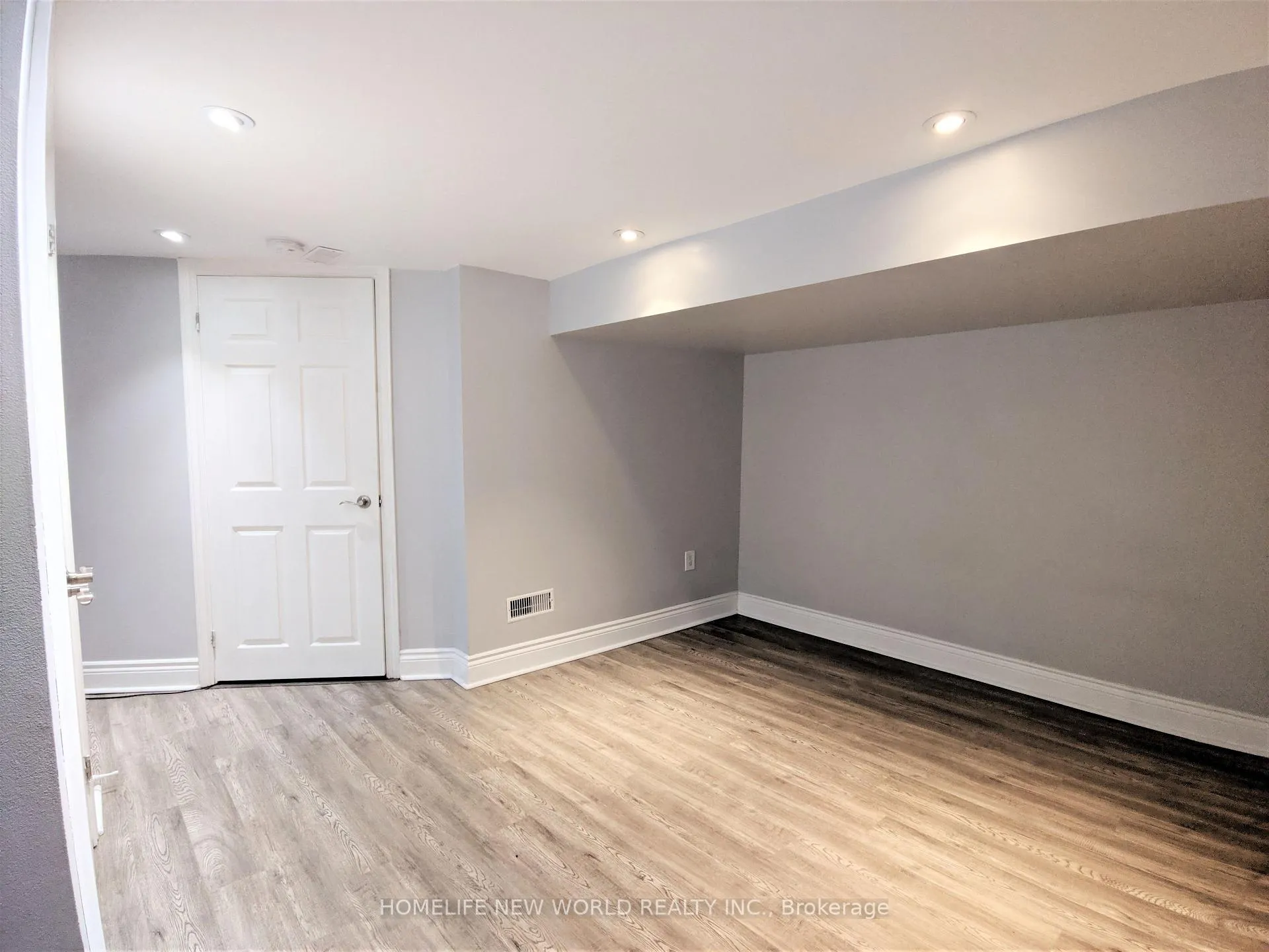 Photo 5 of Unit Bsmt, 252 Greenwood Avenue, Toronto, Greenwood-Coxwell — HOMEH