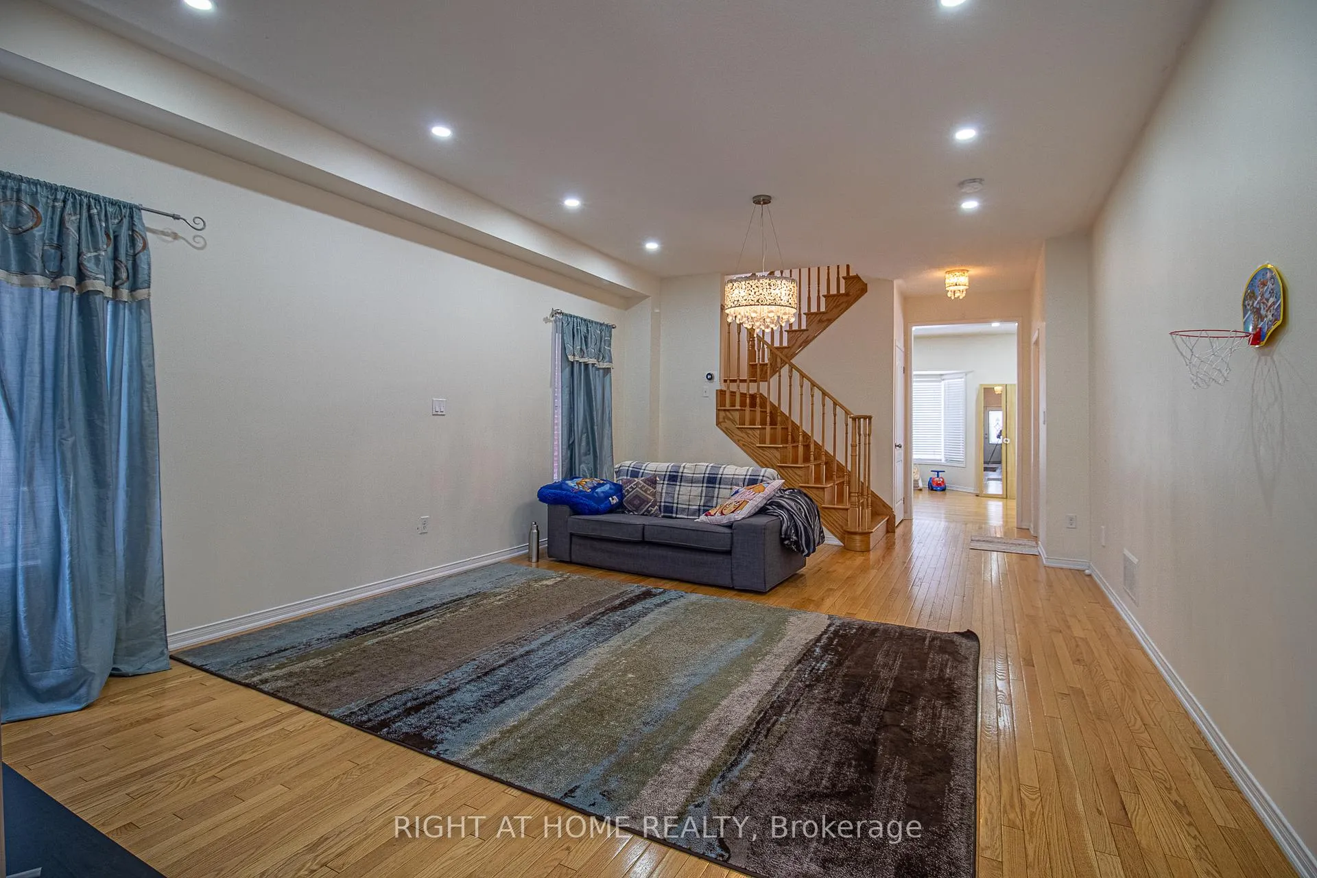 Photo 5 of 98 Gillett Drive, Ajax, Northeast Ajax — HOMEH