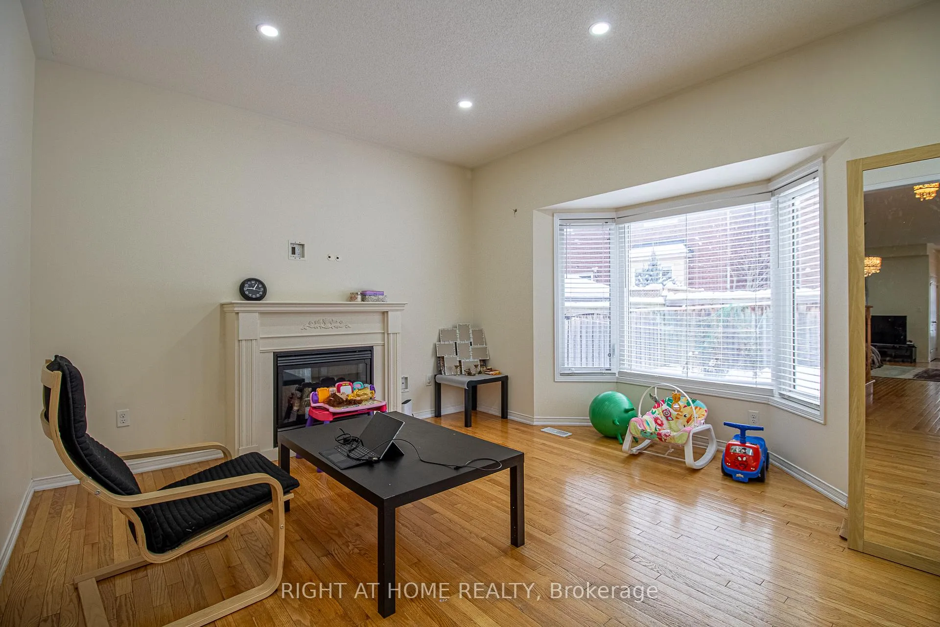 Photo 9 of 98 Gillett Drive, Ajax, Northeast Ajax — HOMEH