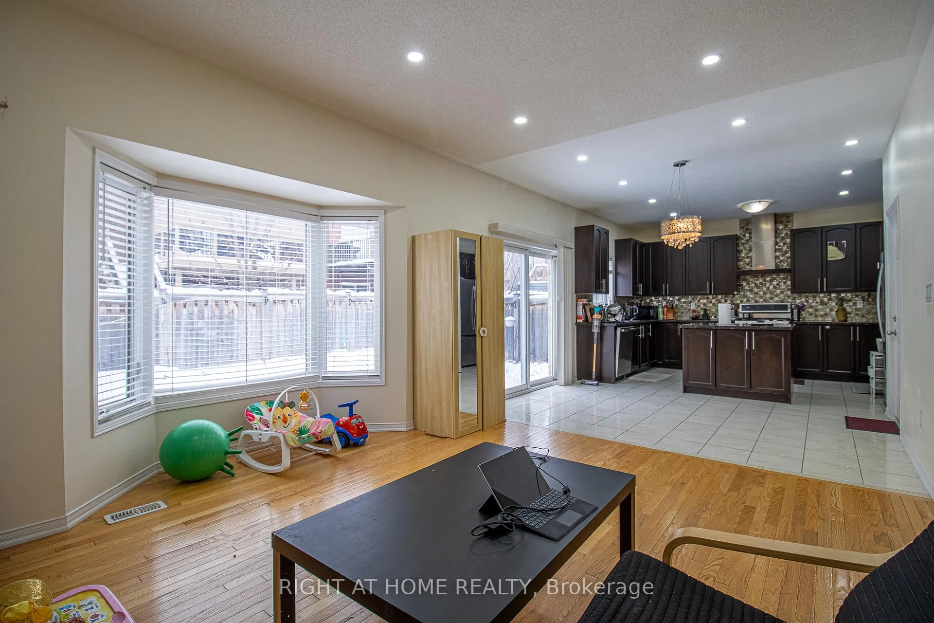 Photo 10 of 98 Gillett Drive, Ajax, Northeast Ajax — HOMEH