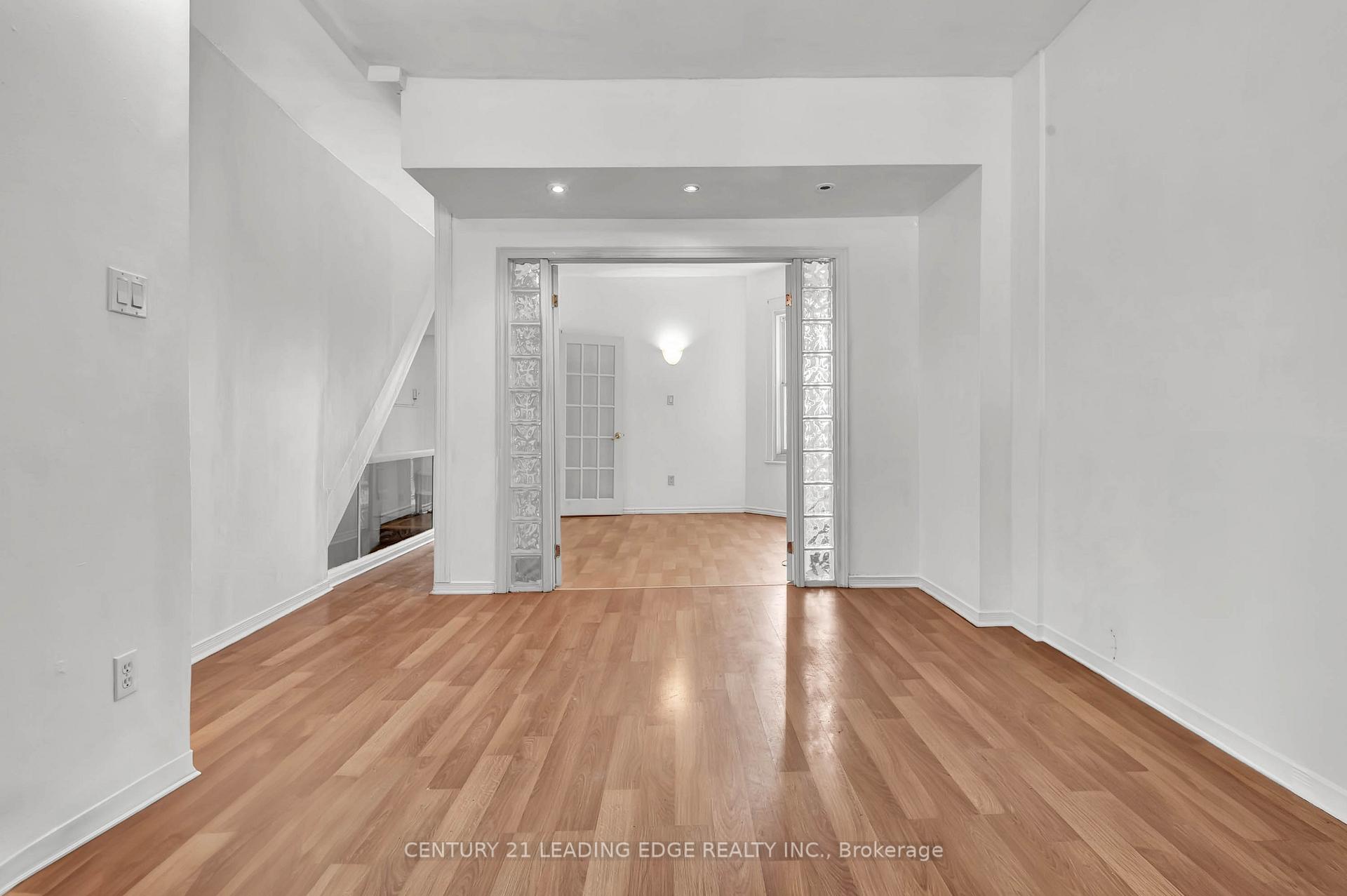 Photo 4 of 7 Hunter Street, Toronto, Blake-Jones — HOMEH