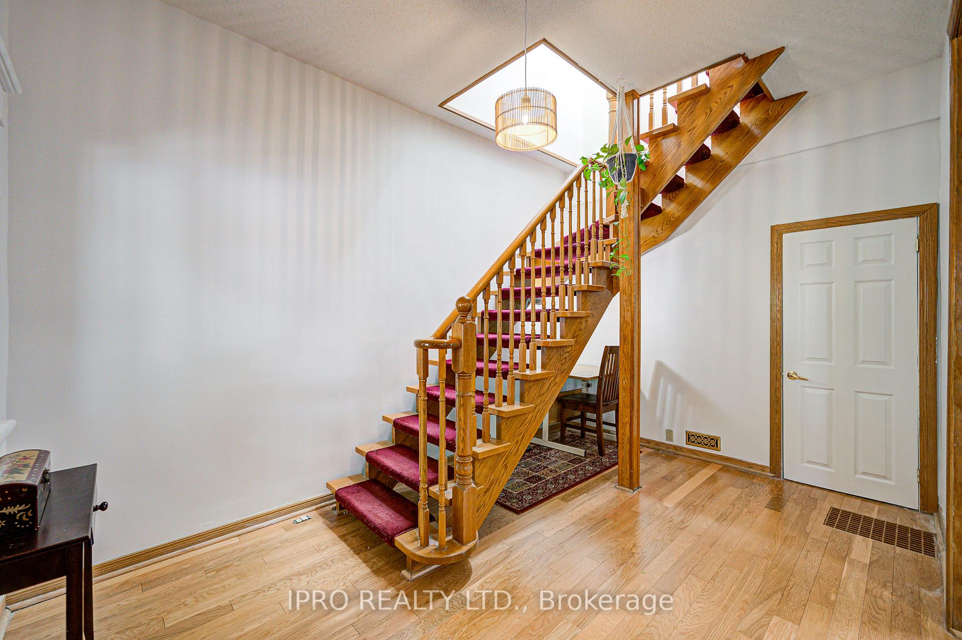 Photo 6 of 287 Queensdale Avenue, Toronto, Danforth Village-East York — HOMEH