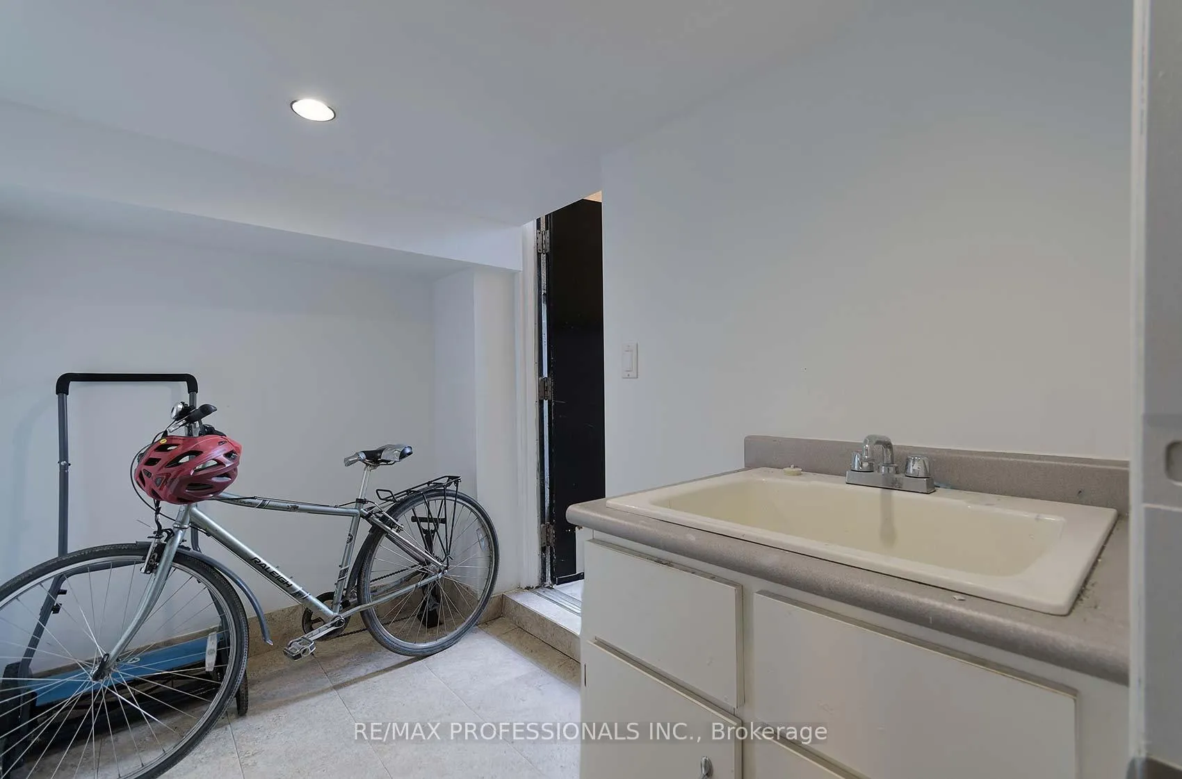 Photo 33 of 945 Logan Avenue, Toronto, Playter Estates-Danforth — HOMEH