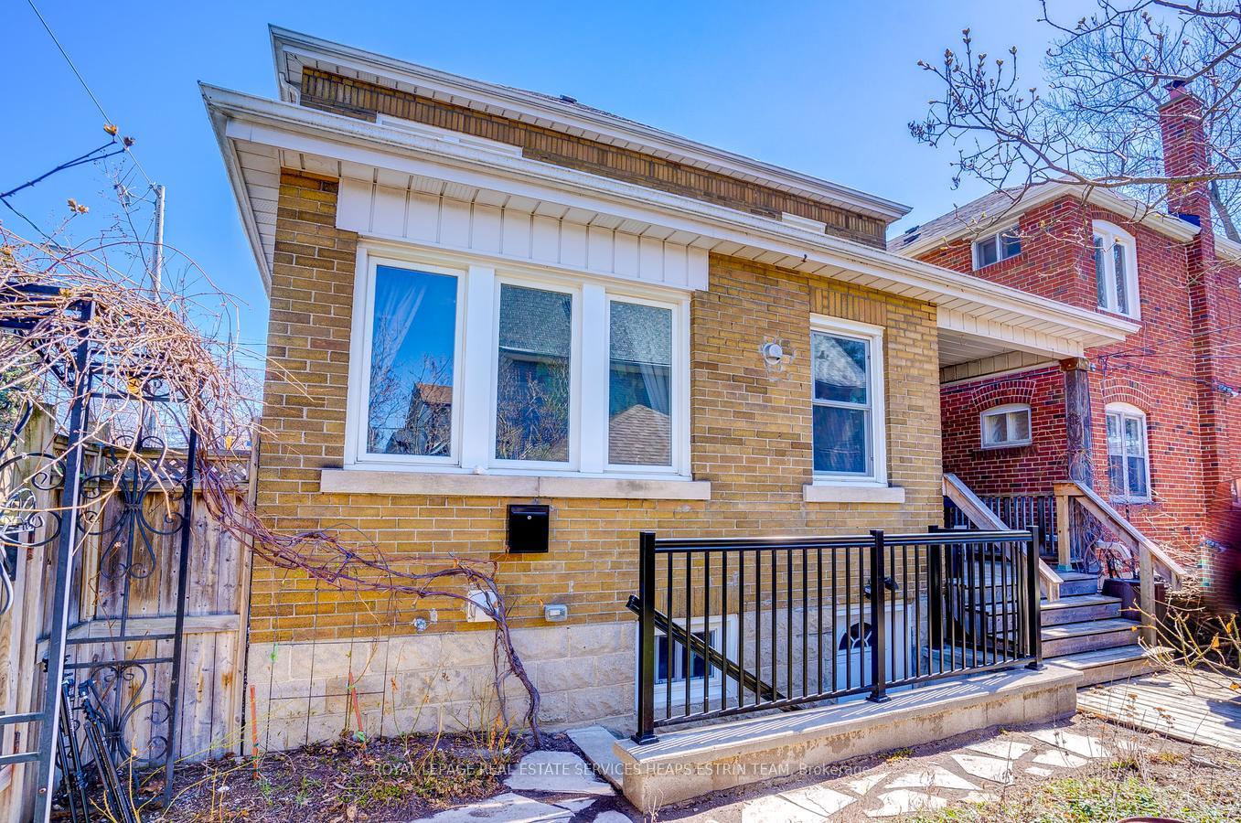 Photo 4 of Unit Lower, 760 Coxwell Avenue, Toronto, Danforth — HOMEH