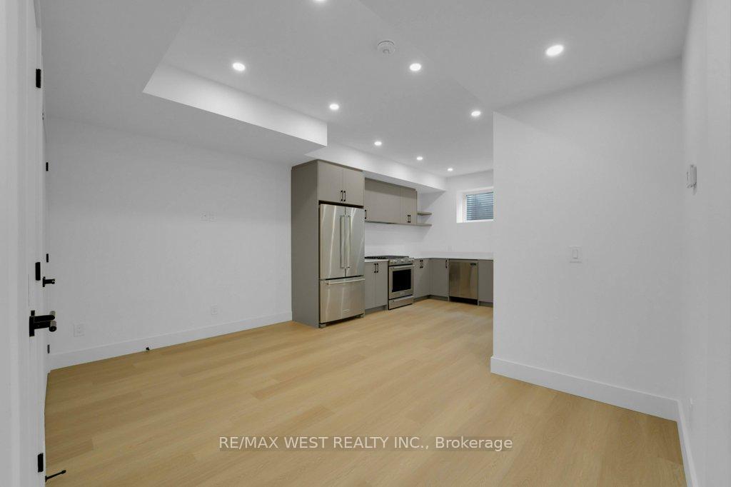 Photo 4 of Unit D, 661 Winona Drive, Toronto, Oakwood Village — HOMEH