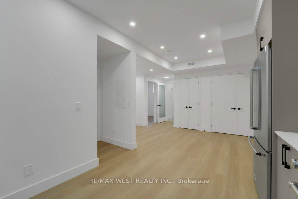 Photo 7 of Unit D, 661 Winona Drive, Toronto, Oakwood Village — HOMEH