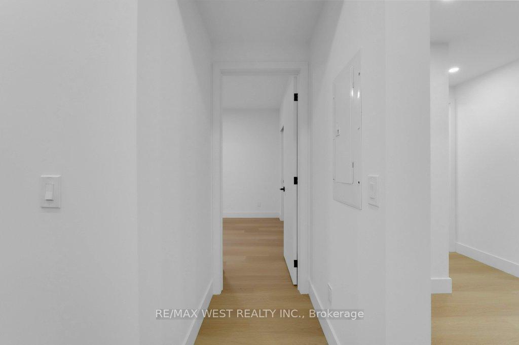 Photo 10 of Unit D, 661 Winona Drive, Toronto, Oakwood Village — HOMEH