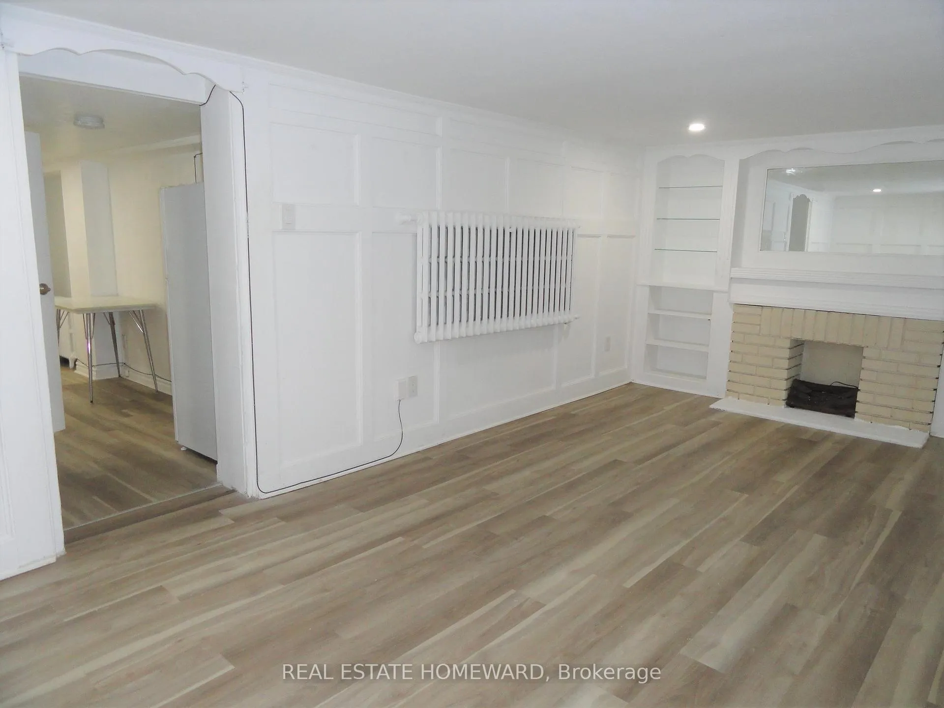 Photo 4 of Unit (lower level), 328 Linsmore Crescent, Toronto, East York — HOMEH