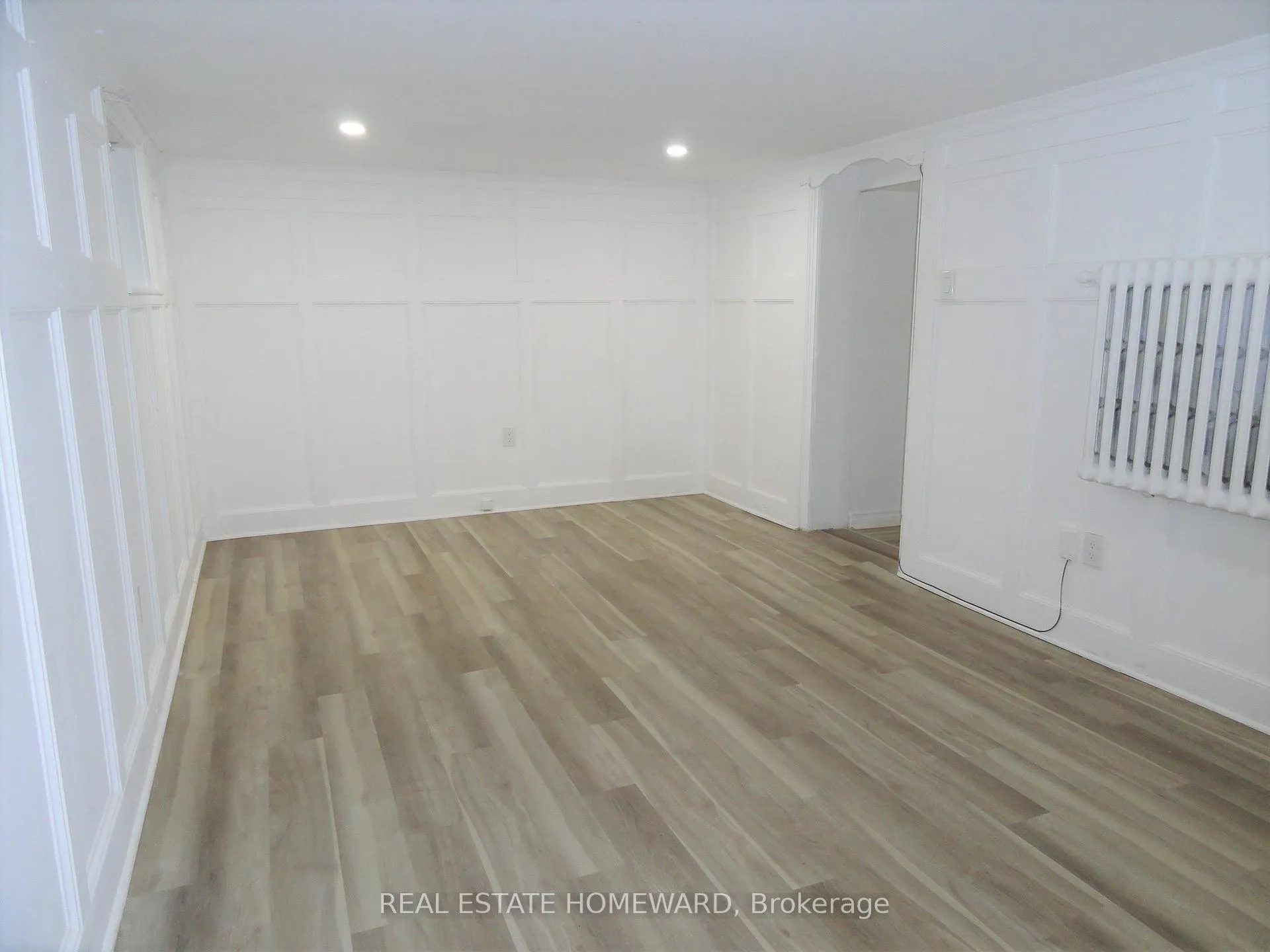 Photo 5 of Unit (lower level), 328 Linsmore Crescent, Toronto, East York — HOMEH