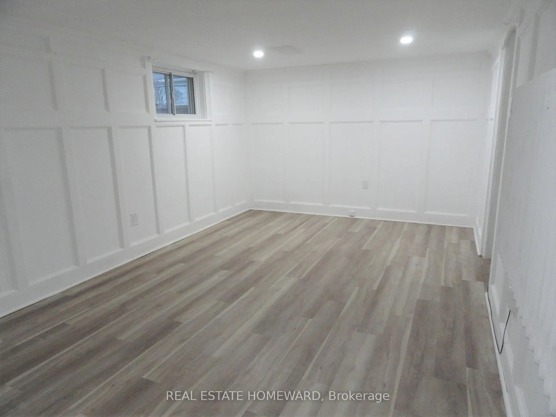 Photo 6 of Unit (lower level), 328 Linsmore Crescent, Toronto, East York — HOMEH