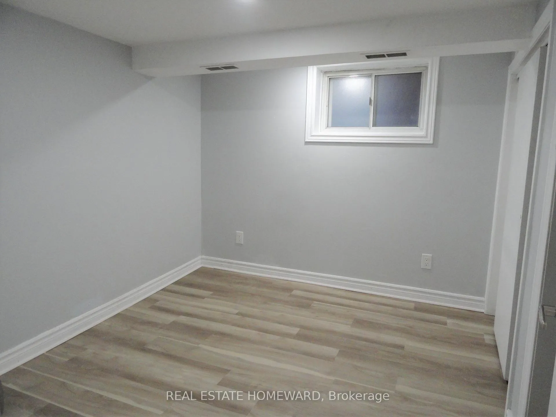 Photo 7 of Unit (lower level), 328 Linsmore Crescent, Toronto, East York — HOMEH