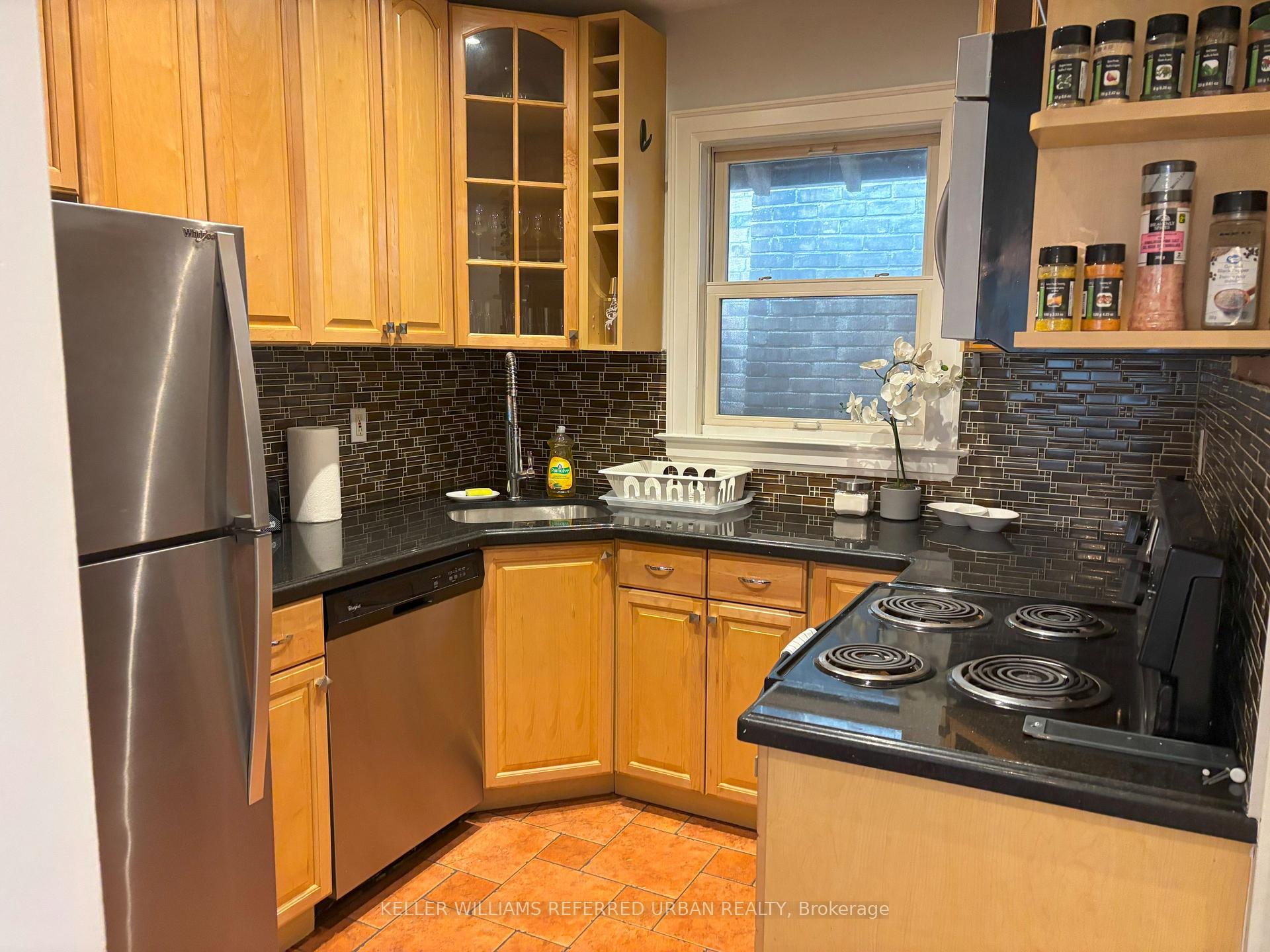 Photo 5 of Unit Upper, 971 Avenue Road, Toronto, Yonge-Eglinton — HOMEH