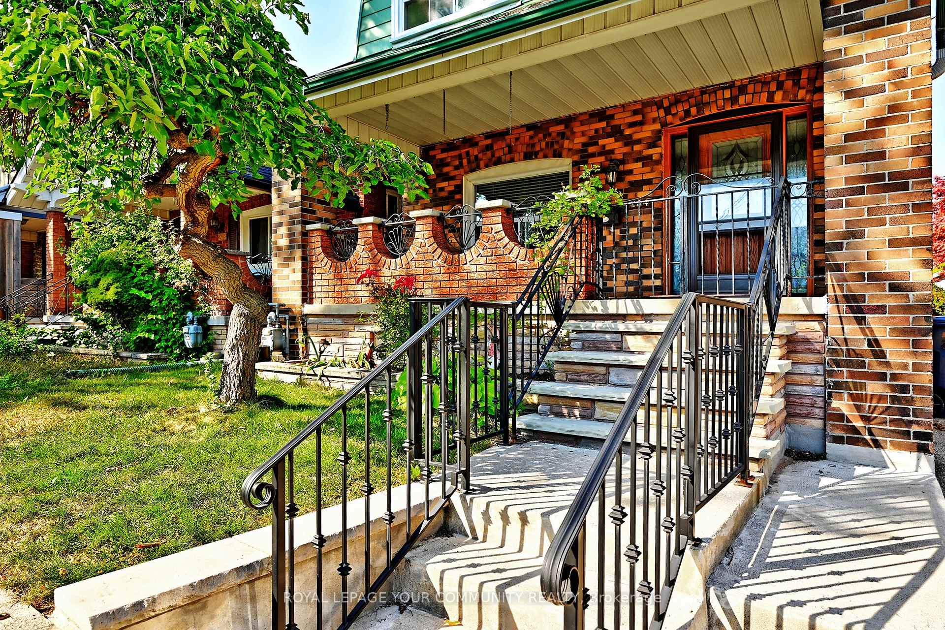 Photo 2 of 284 Wolverleigh Boulevard, Toronto, Danforth — HOMEH