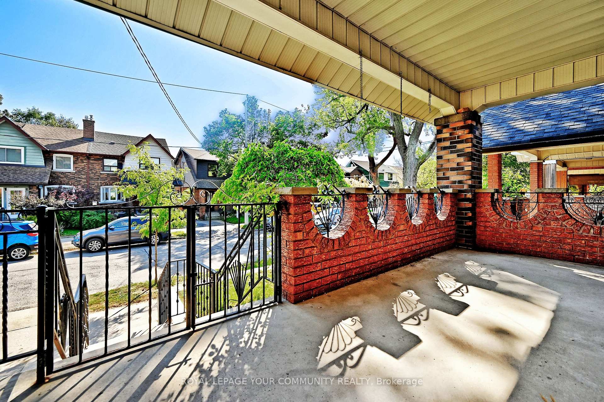 Photo 3 of 284 Wolverleigh Boulevard, Toronto, Danforth — HOMEH