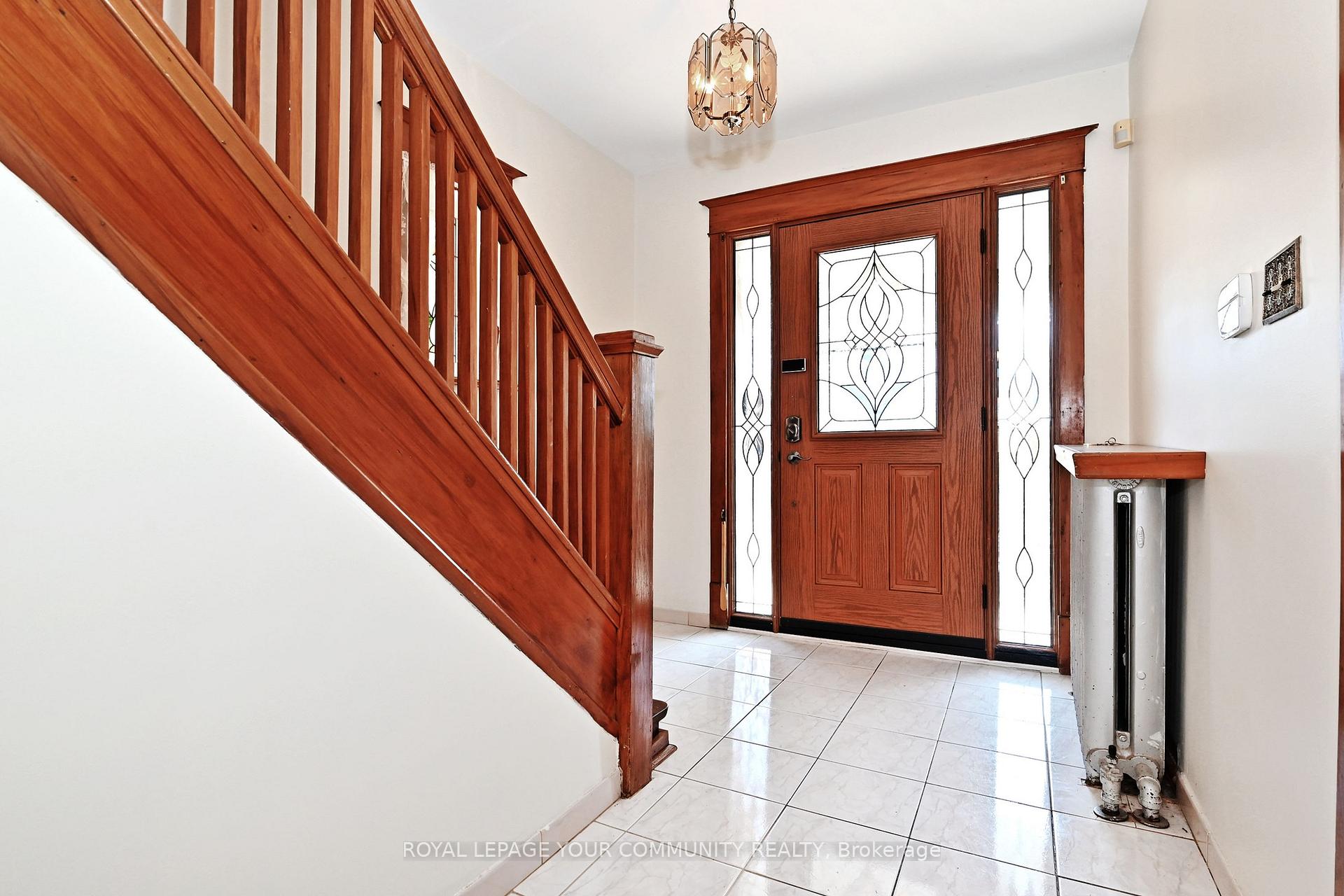 Photo 4 of 284 Wolverleigh Boulevard, Toronto, Danforth — HOMEH
