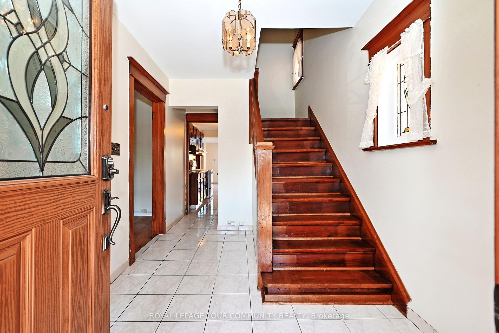 Photo 5 of 284 Wolverleigh Boulevard, Toronto, Danforth — HOMEH