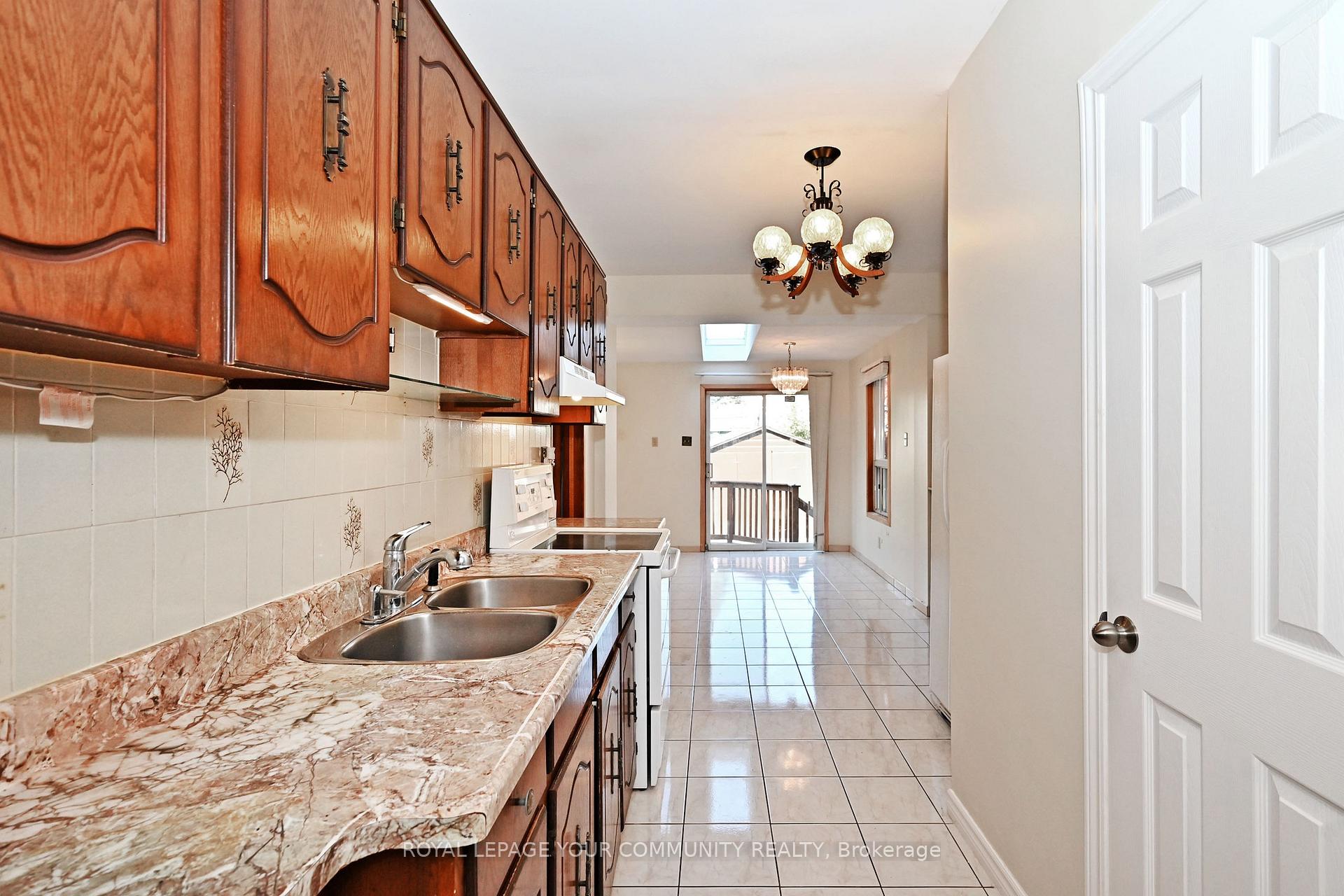 Photo 16 of 284 Wolverleigh Boulevard, Toronto, Danforth — HOMEH