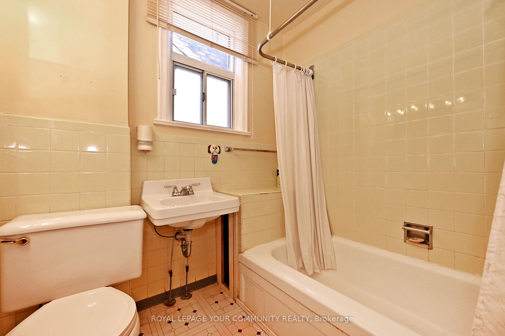 Photo 36 of 284 Wolverleigh Boulevard, Toronto, Danforth — HOMEH